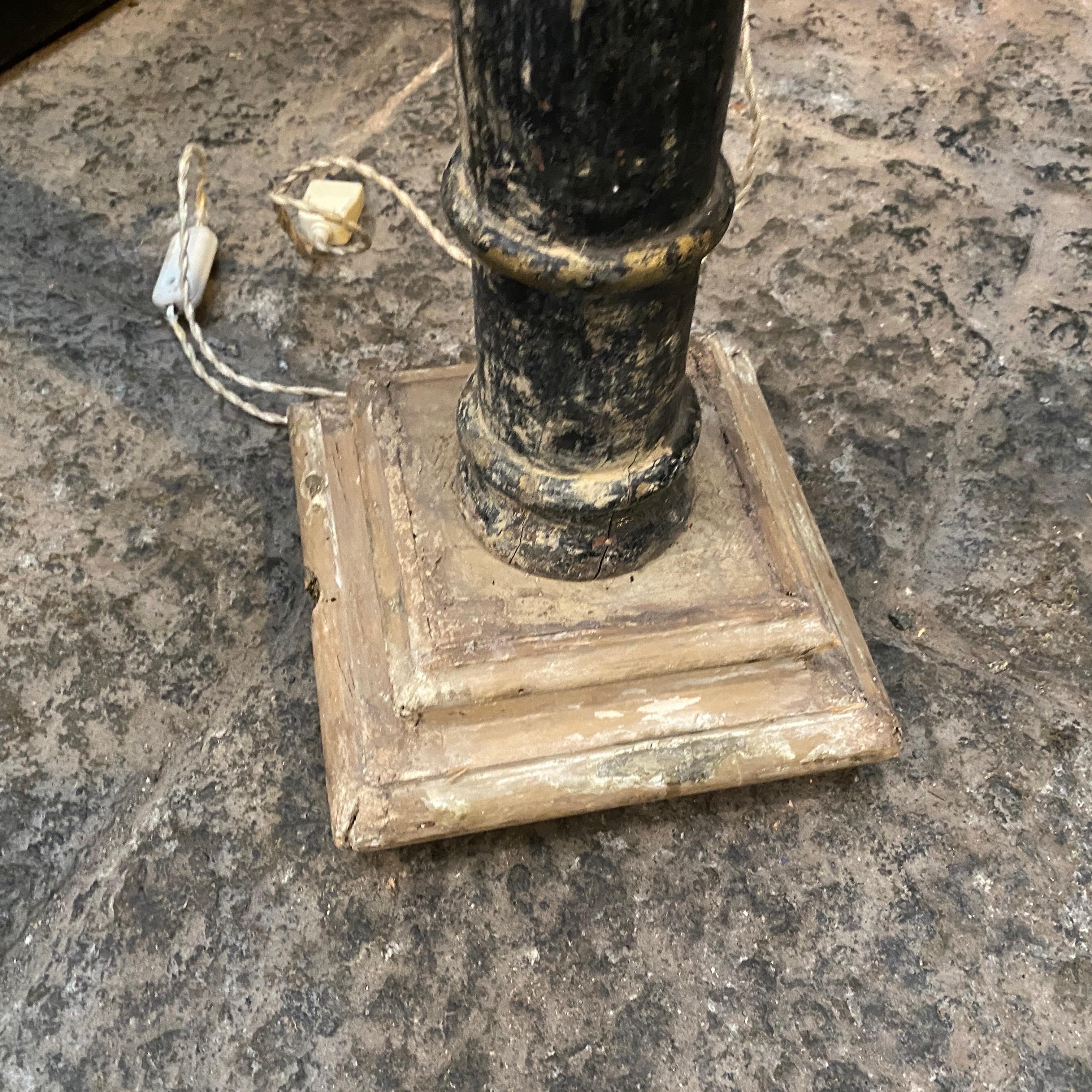 Sizilianische Fackel aus Holz aus dem 18. Jahrhundert, umgewandelt in eine Stehlampe im Angebot 1