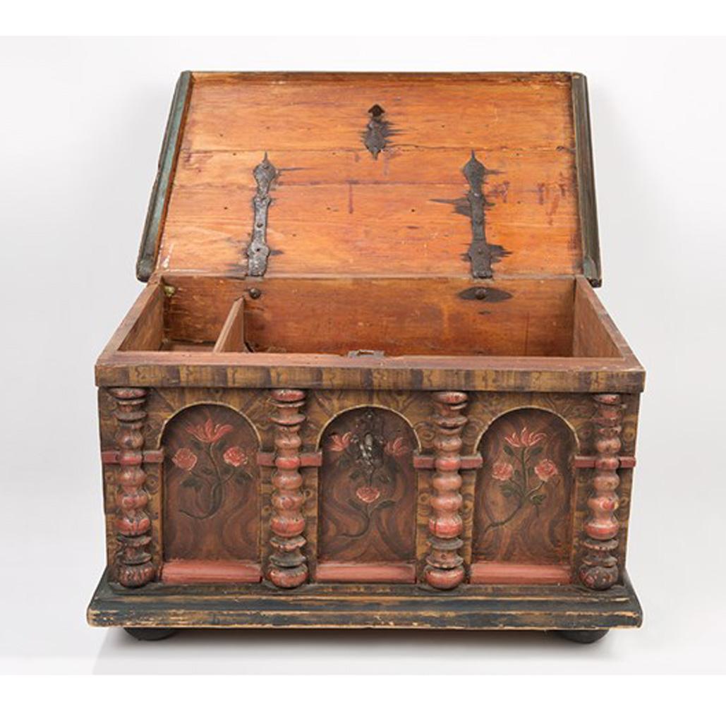 18th Century Wooden Baroque Chest, Probably Germany, circa 1720 In Good Condition For Sale In Berlin, DE