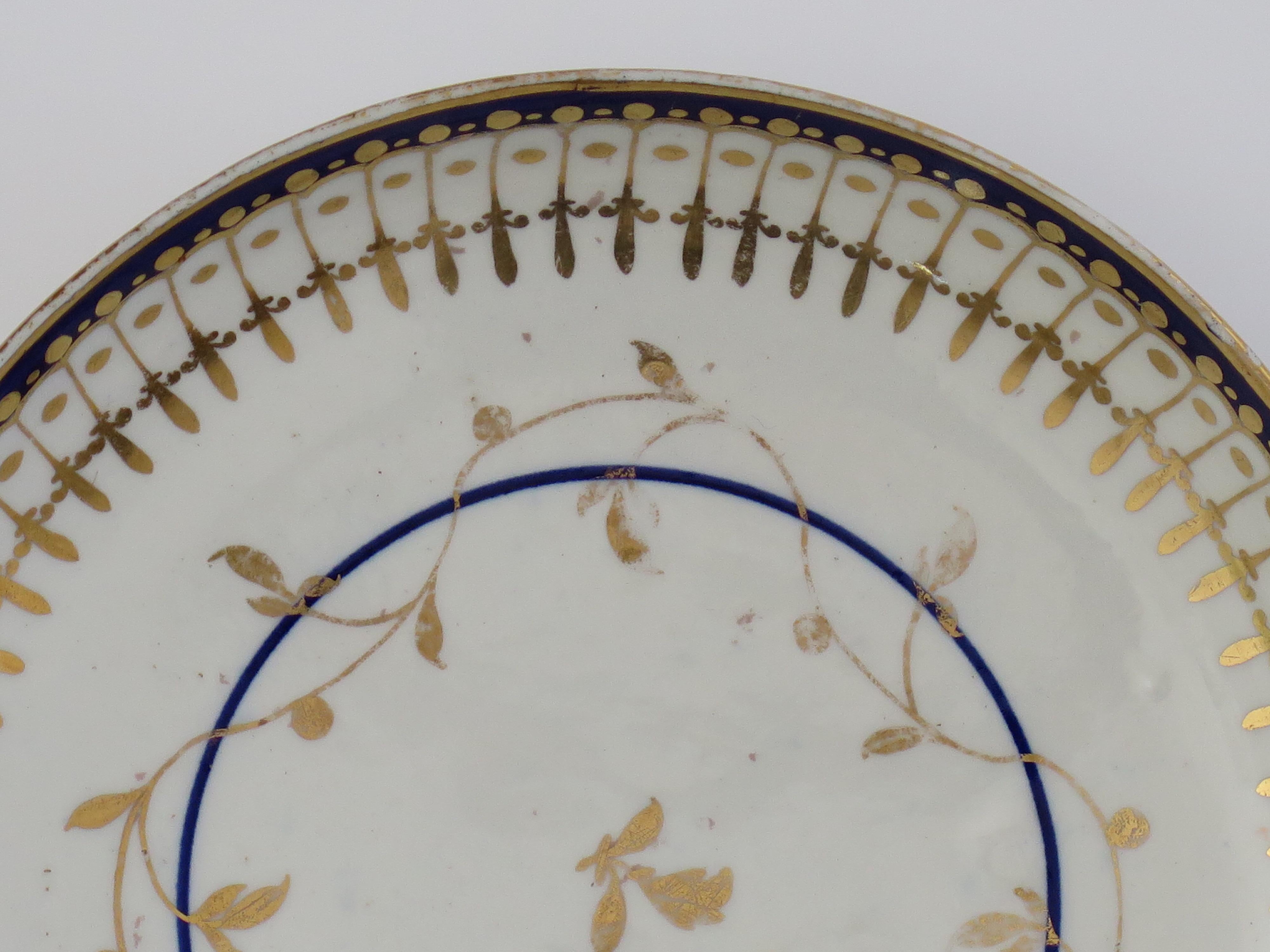 British 18th Century Worcester Porcelain Saucer Dish or Bowl Blue & Gold Ptn, circa 1780 For Sale
