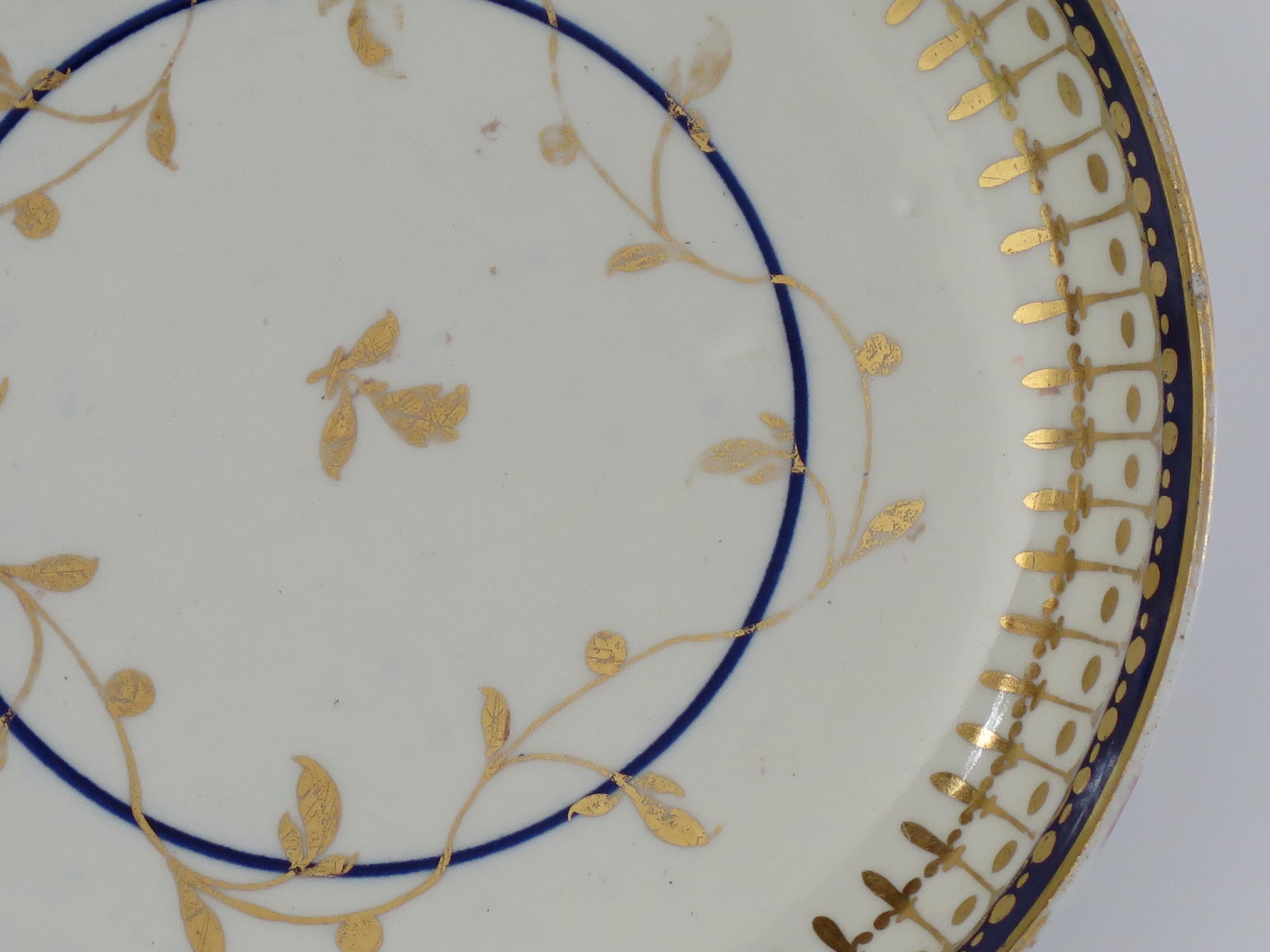 Glazed 18th Century Worcester Porcelain Saucer Dish or Bowl Blue & Gold Ptn, circa 1780 For Sale