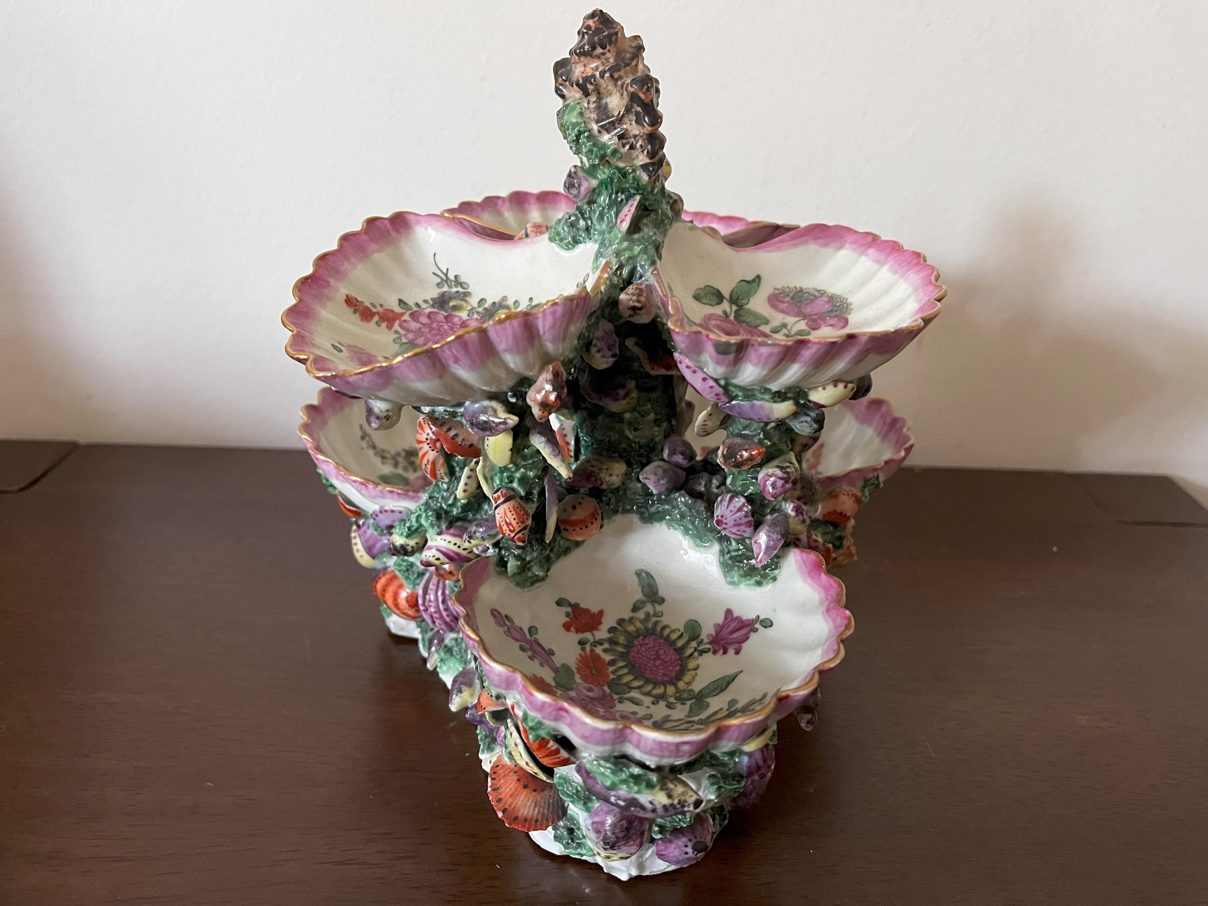 18th Century Worcester Porcelain Shell Centrepiece, circa 1770 In Good Condition For Sale In Basildon, GB