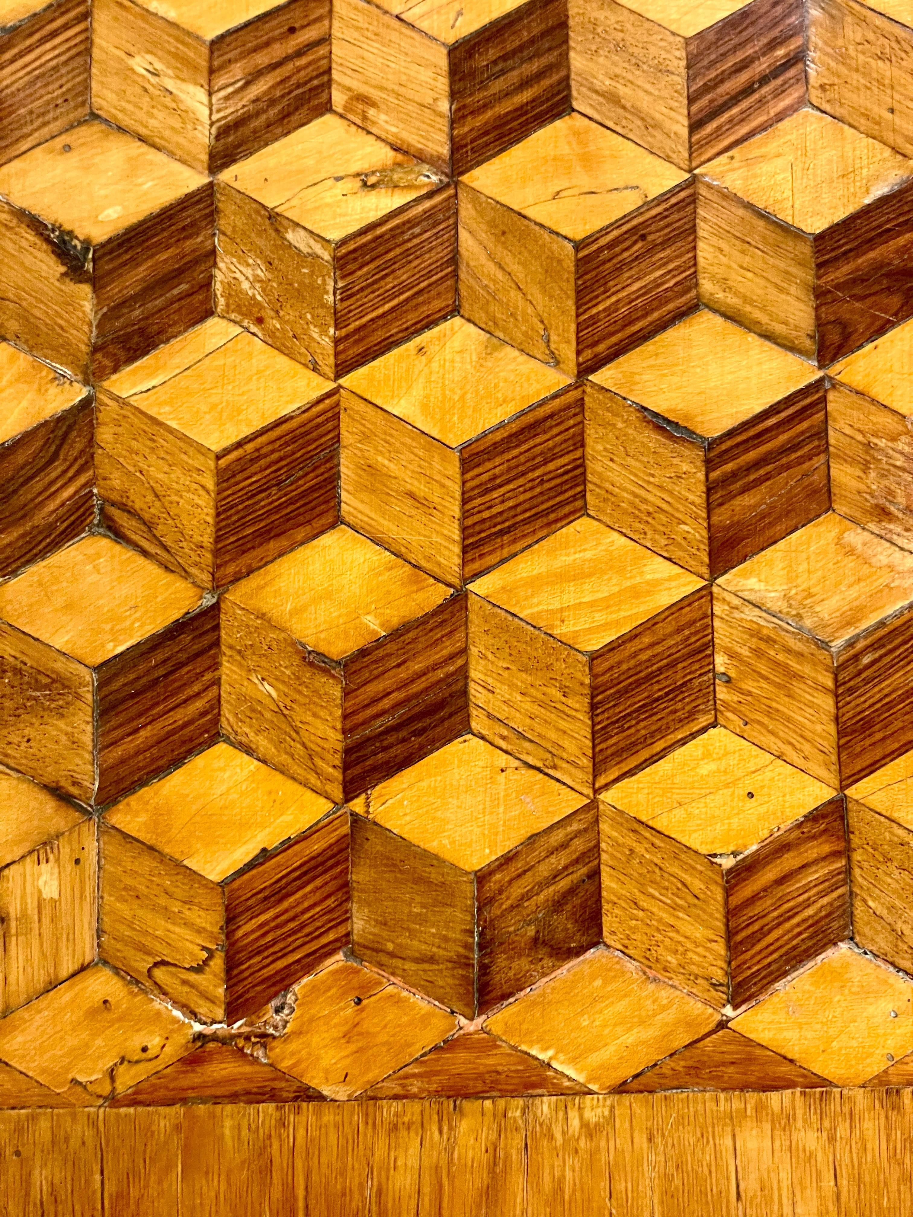 18th Century Writing Desk with Cube Parquetry Decoration In Good Condition In LA CIOTAT, FR