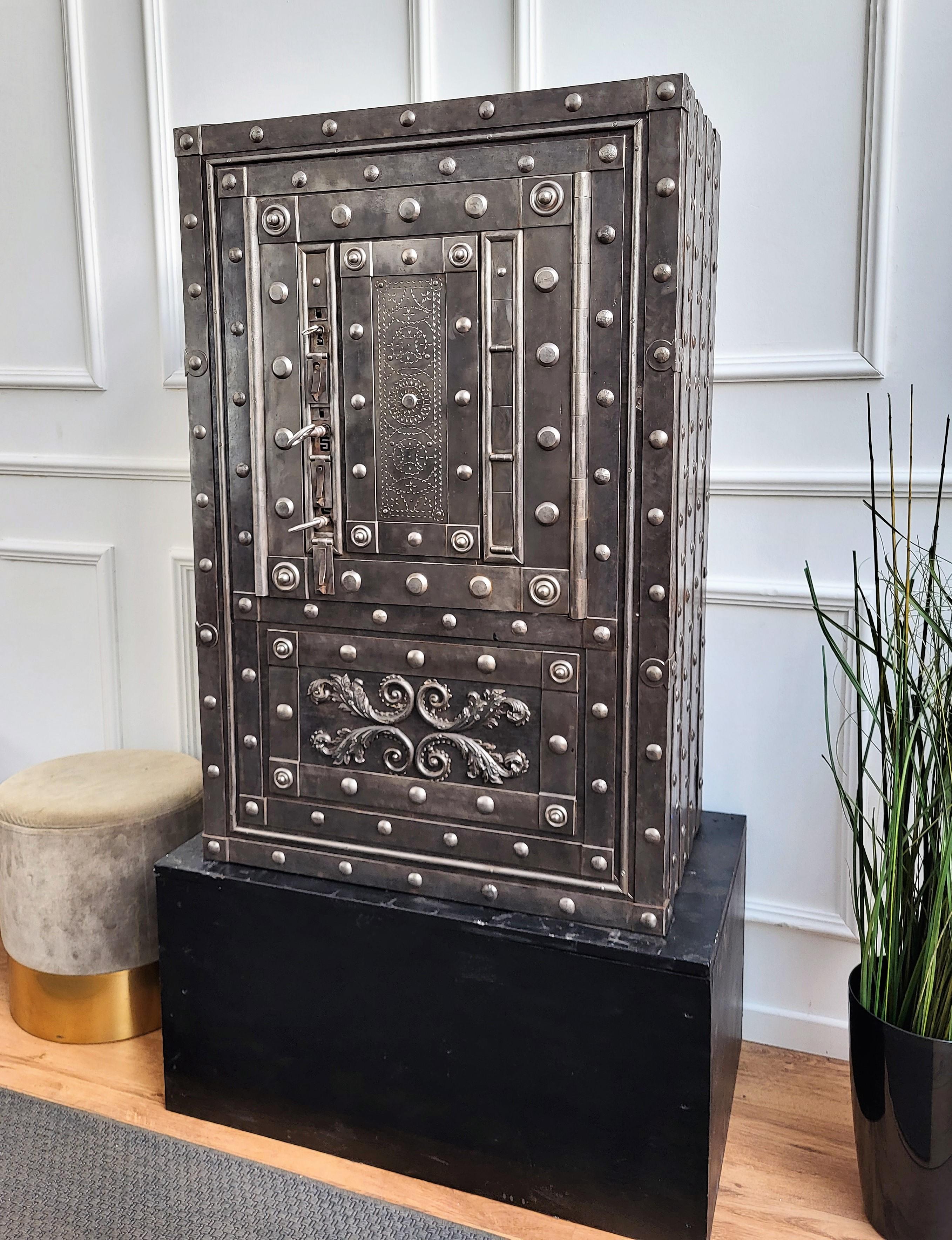 18th Century Wrought Iron Italian Antique Hobnail Safe Strong Box Bar Cabinet 4