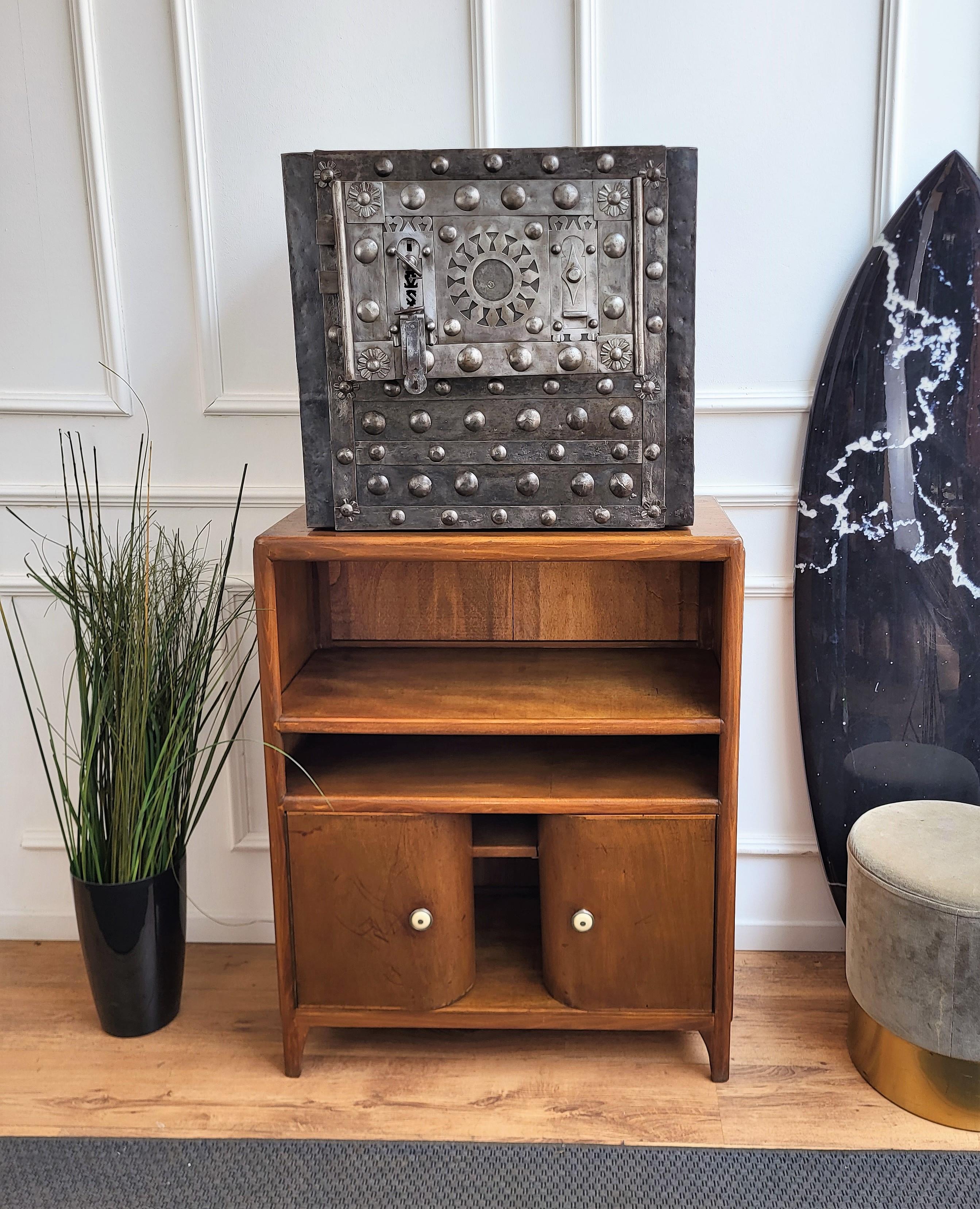 Beautiful and rare example of late 18th century Italian master blacksmith craftsmanship, this antique studded safe with typical all-around hobnails and great wrought iron details, is probably from the Piedmont region, has a great metal color with