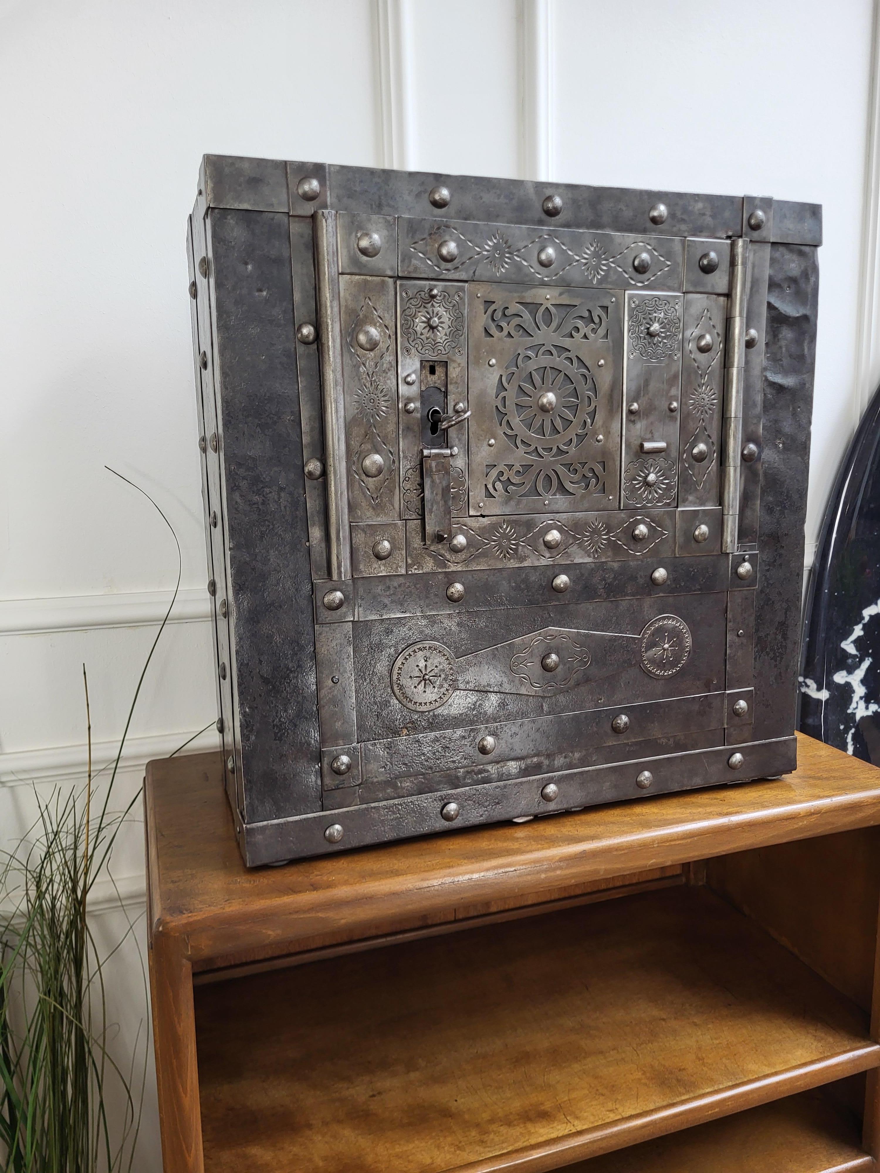 Beautiful and rare example of late 18th century Italian master blacksmith craftsmanship, this antique studded safe with typical all-around hobnails and great wrought iron details, probably from the Piedmont region, has a great metal color with