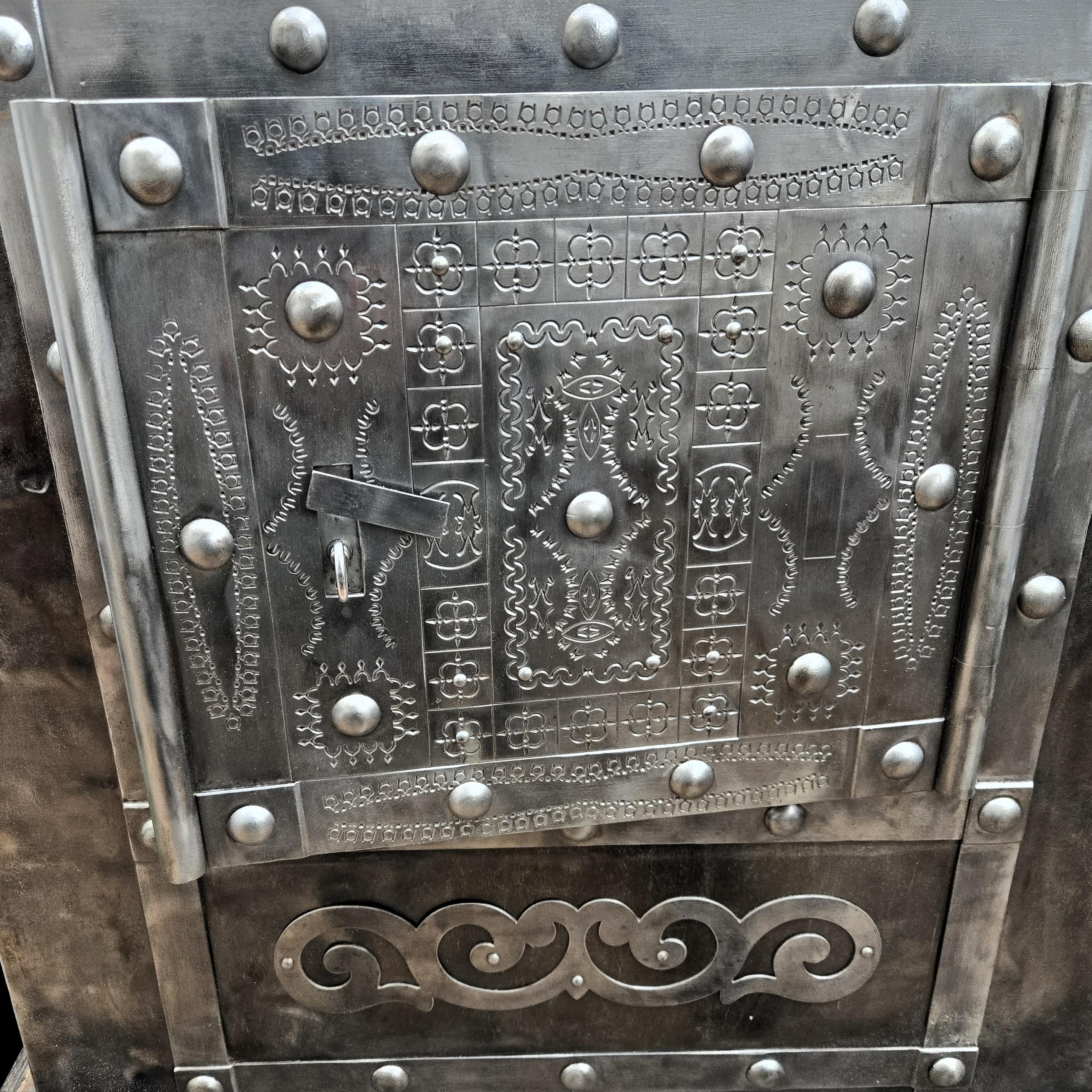 18th Century Wrought Iron Italian Antique Hobnail Safe Strong Box Bar Cabinet For Sale 1