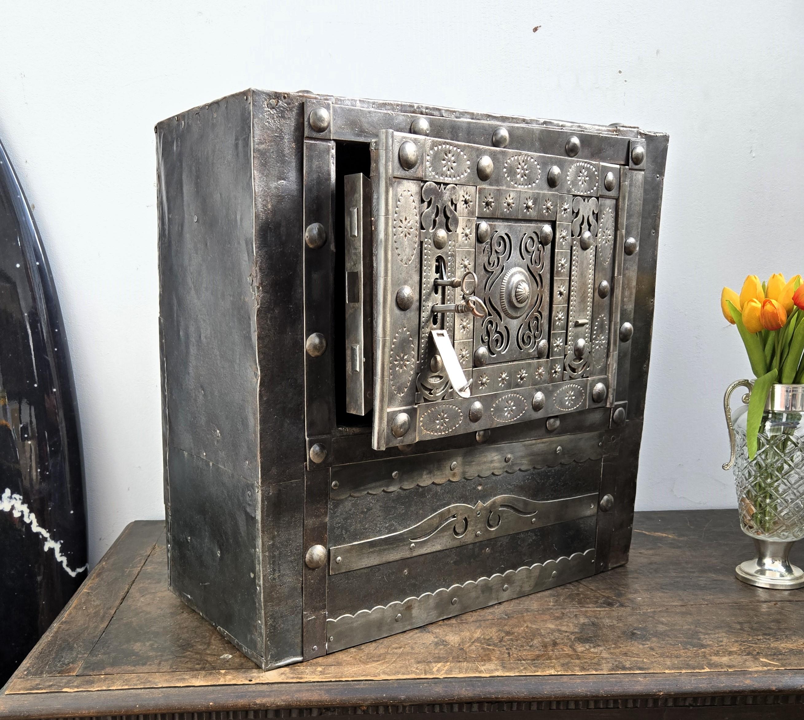 18th Century Wrought Iron Italian Antique Hobnail Safe Strong Box Bar Cabinet 3