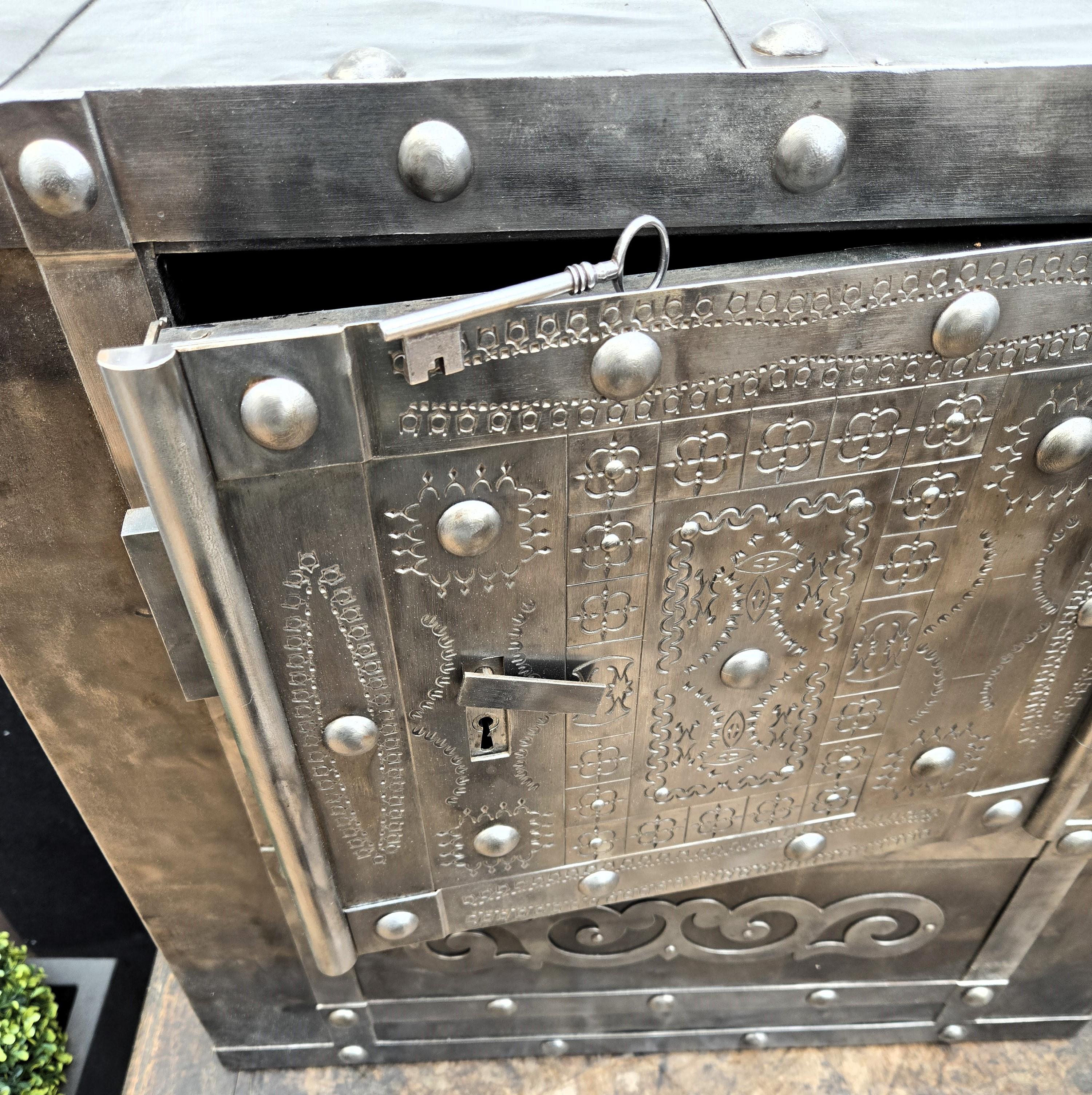 18th Century Wrought Iron Italian Antique Hobnail Safe Strong Box Bar Cabinet For Sale 3