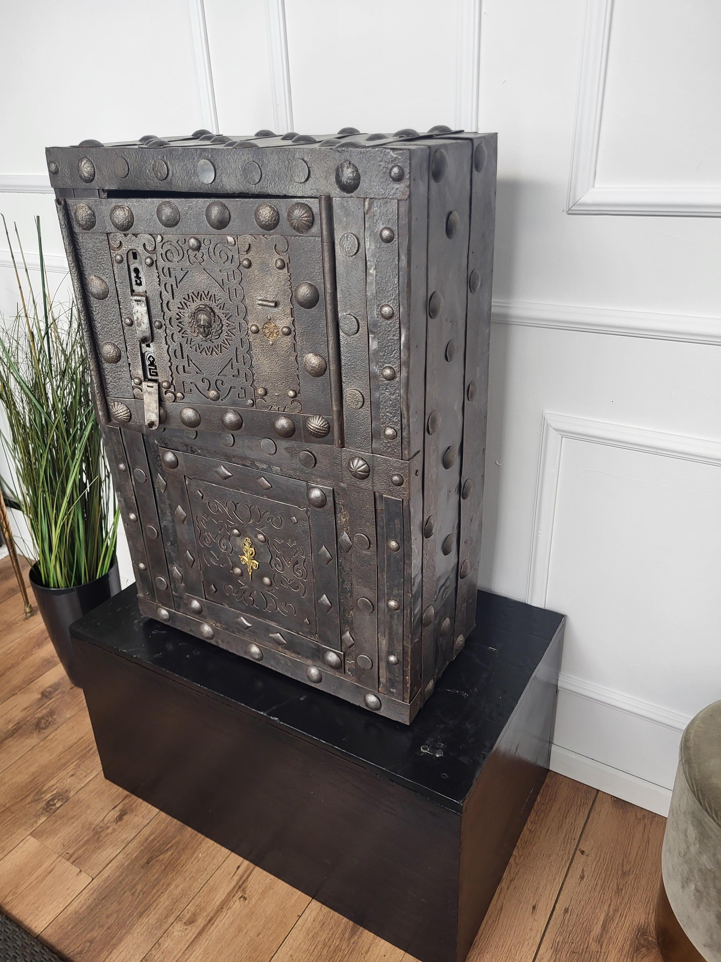 18th Century Wrought Iron Italian Antique Hobnail Safe Strong Box Bar Cabinet 4