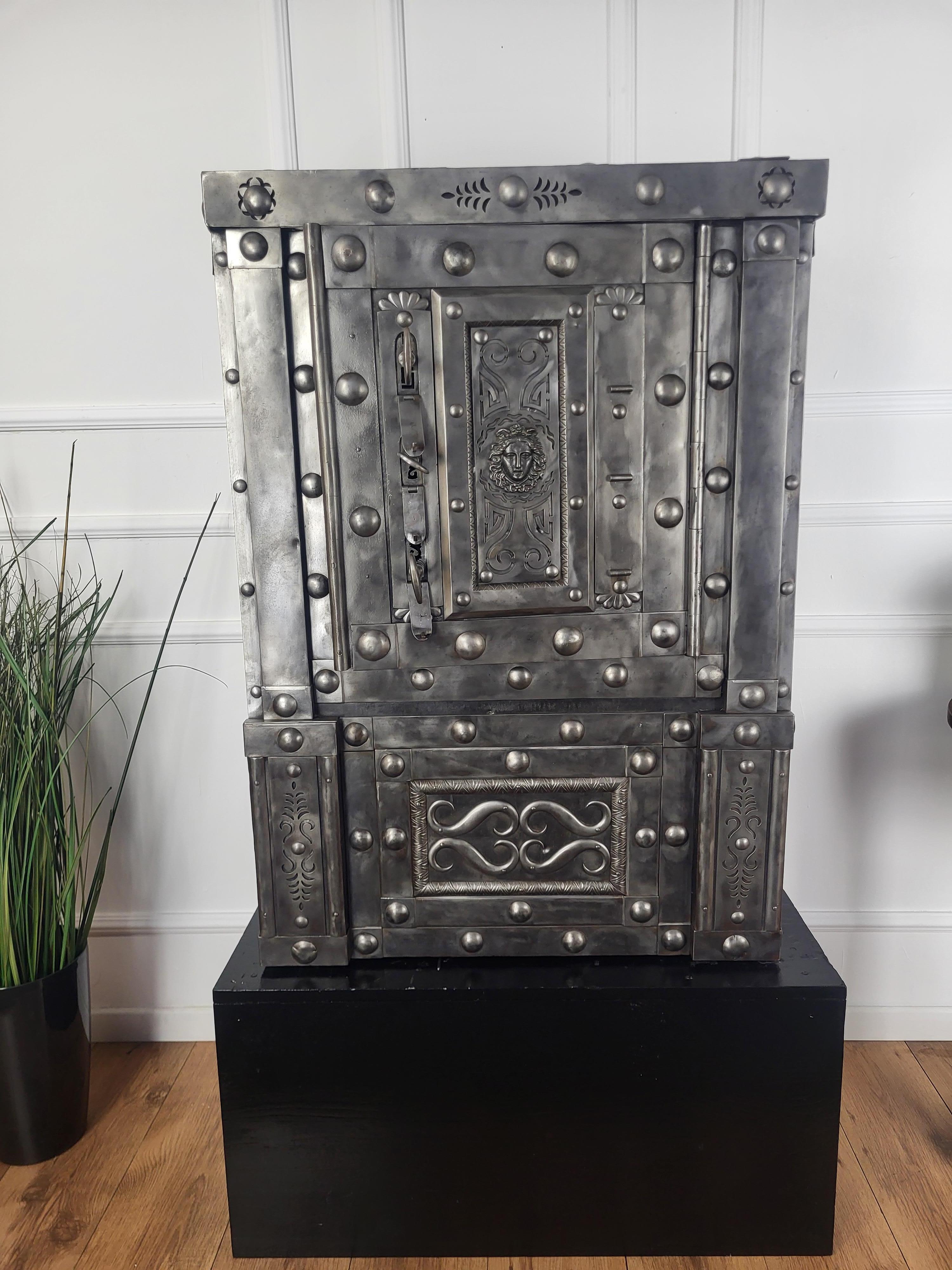 Beautiful and rare example of late 18th century Italian master blacksmith craftsmanship, this antique studded safe with typical all-around hobnails and great wrought iron details, is probably from the Piedmont region, has a great metal color with