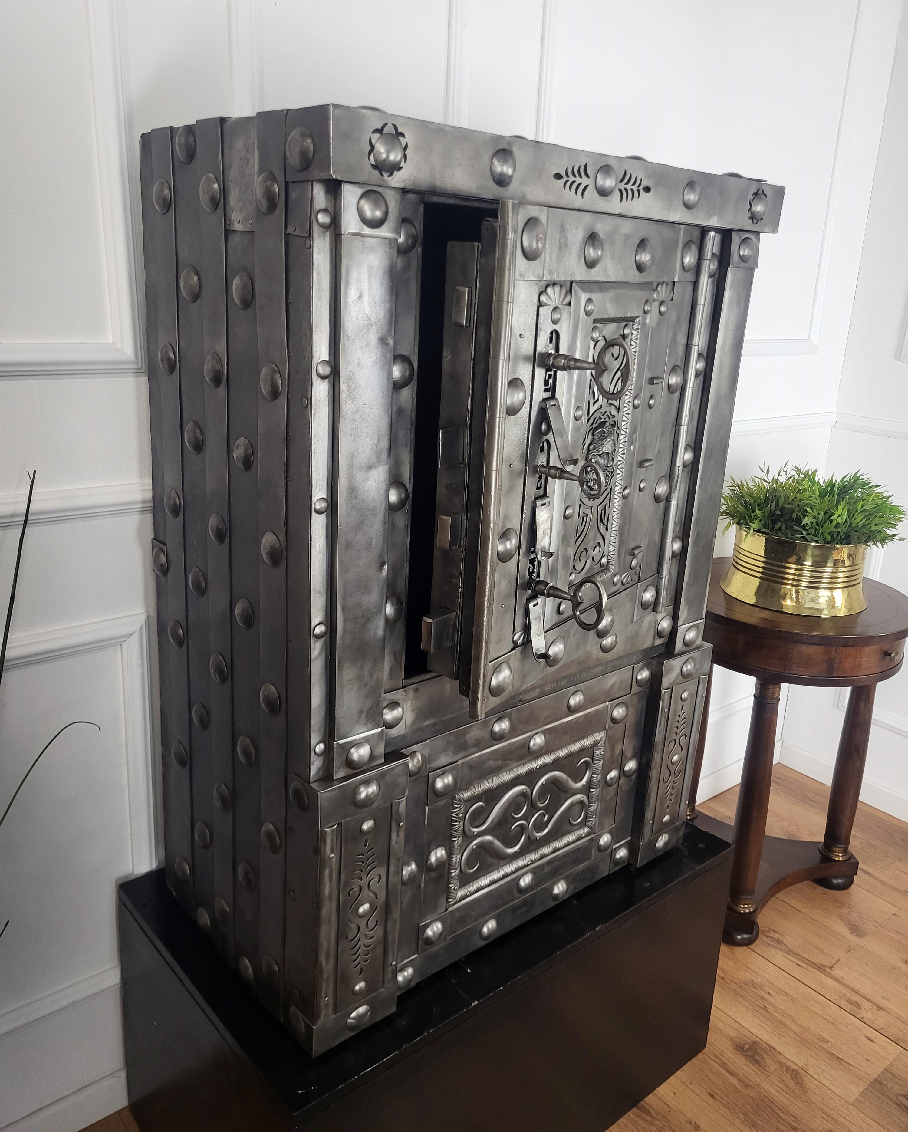 18th Century Wrought Iron Italian Hobnail Antique Safe Strong Box Cabinet For Sale 3