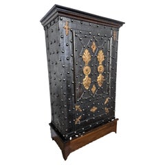 18° secolo Ferro Battuto Italiano Hobnail Antique Safe Strong Box Cabinet