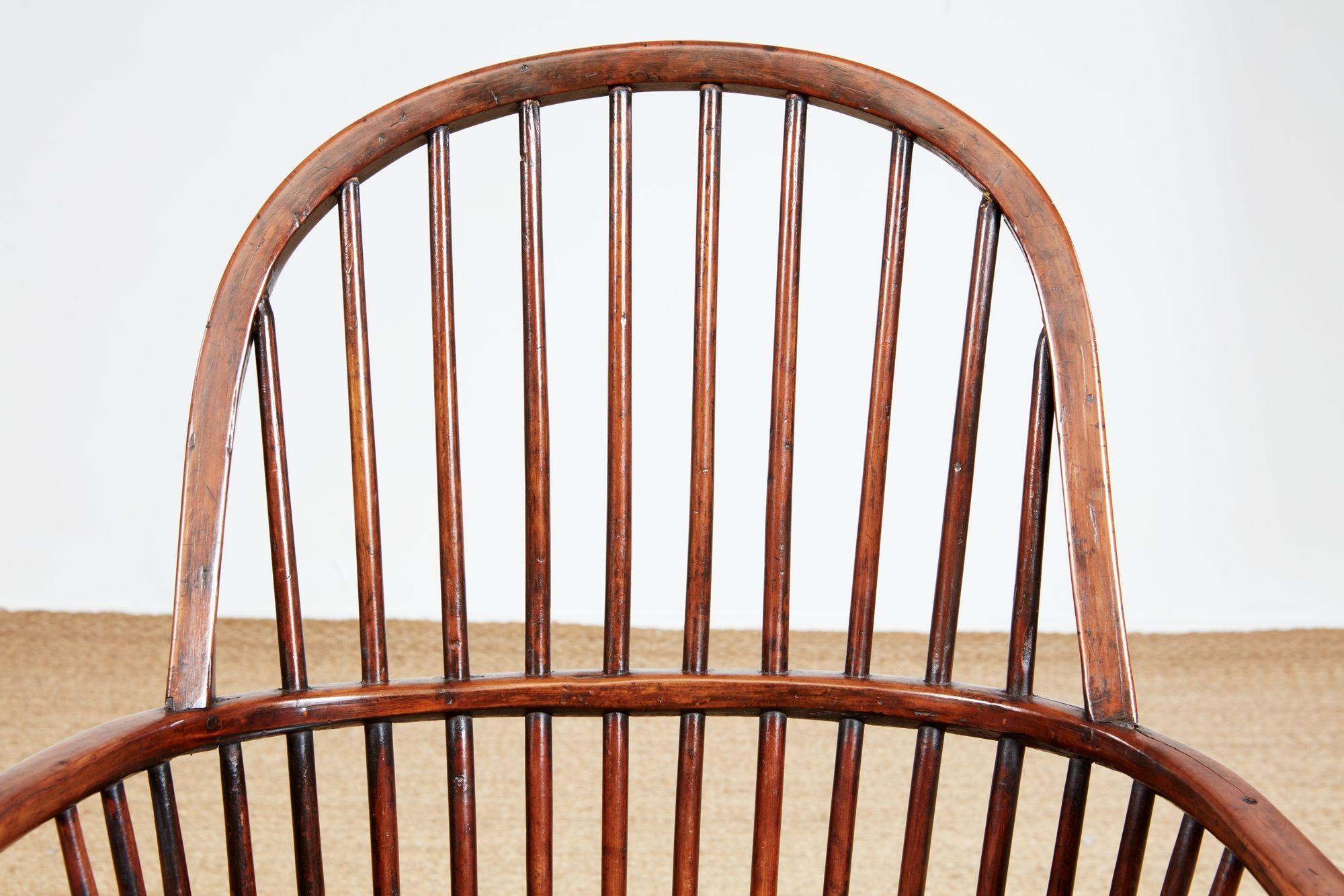 Chaise Windsor à pieds cabrioles en bois d'if du XVIIIe siècle en vente 4
