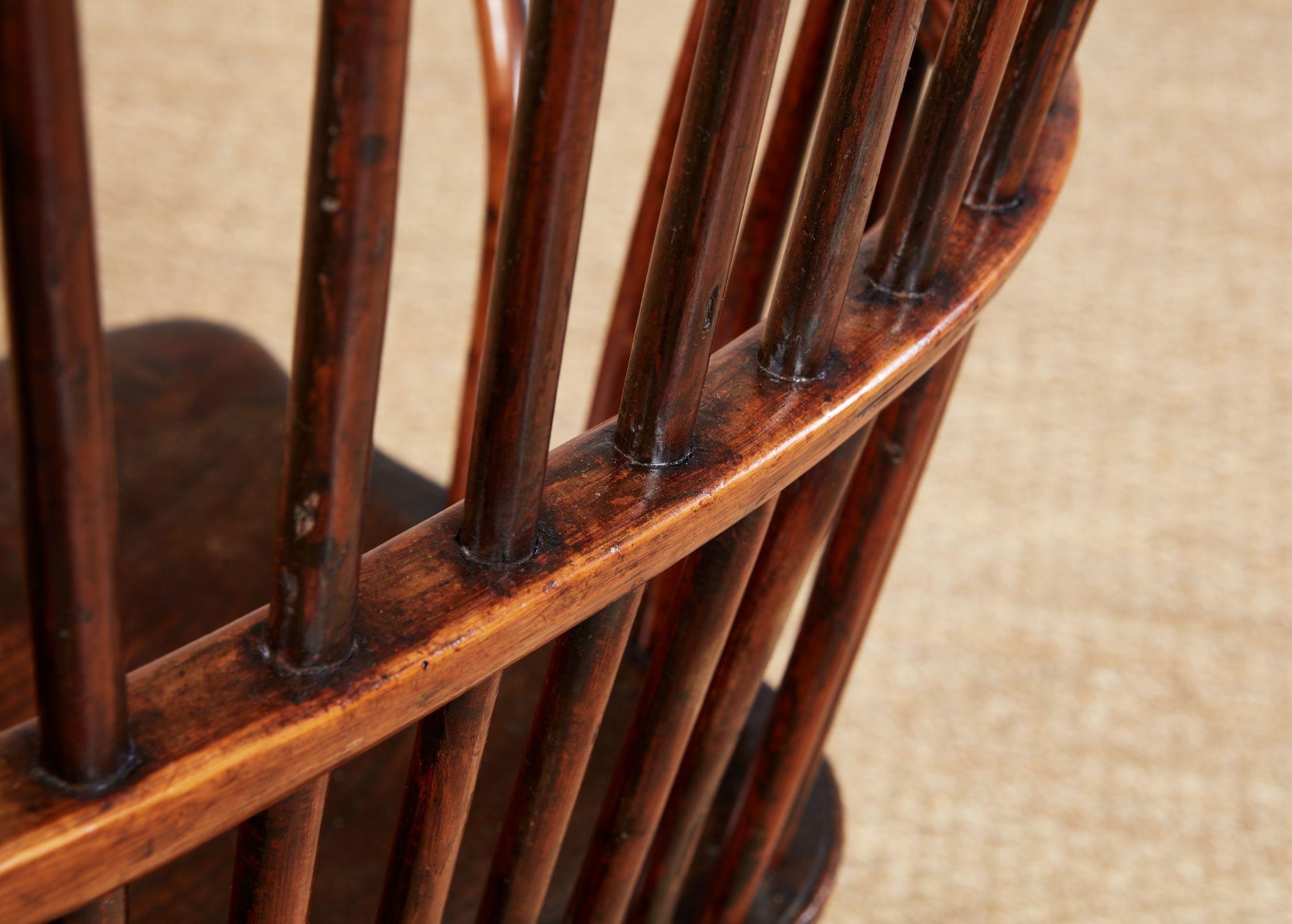 Chaise Windsor à pieds cabrioles en bois d'if du XVIIIe siècle en vente 9