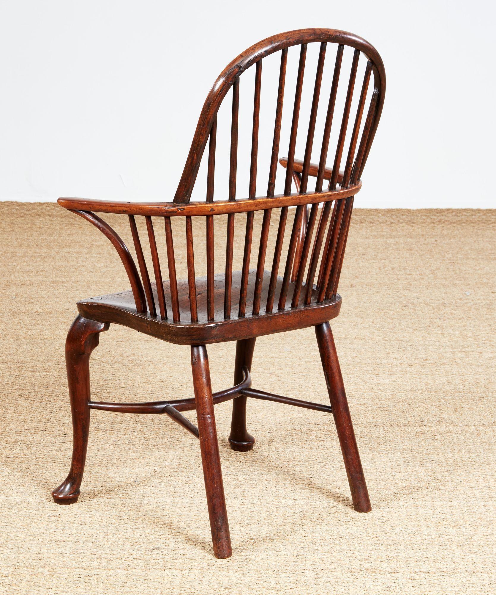 Chaise Windsor à pieds cabrioles en bois d'if du XVIIIe siècle en vente 1