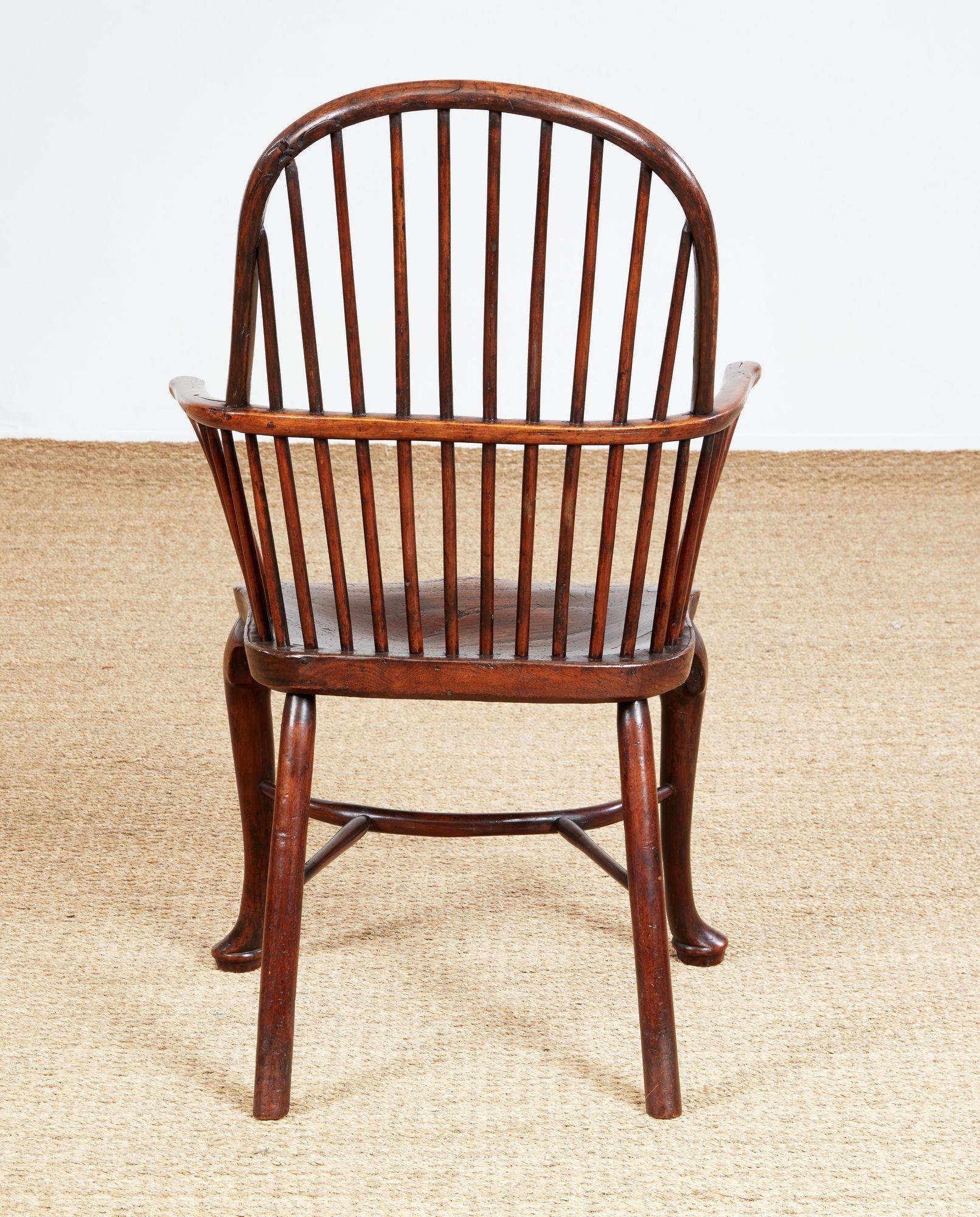 Chaise Windsor à pieds cabrioles en bois d'if du XVIIIe siècle en vente 2