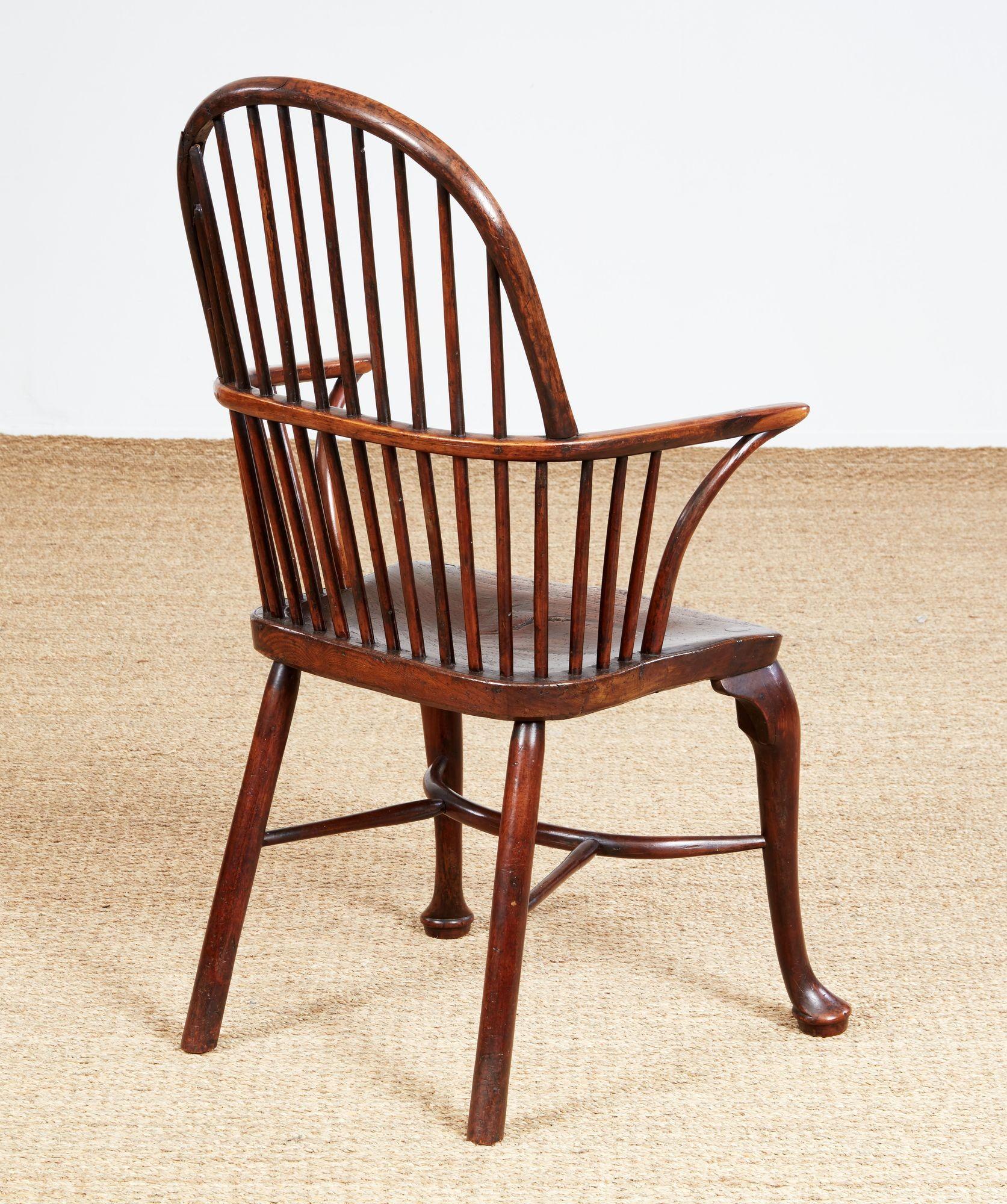 Chaise Windsor à pieds cabrioles en bois d'if du XVIIIe siècle en vente 3
