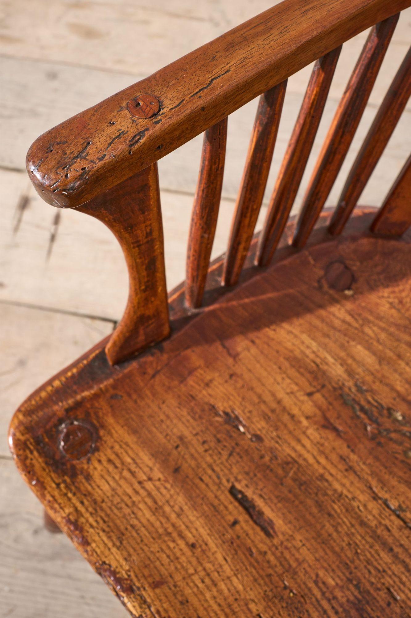 Sedia Windsor con schienale a pettine in legno di tasso del XVIII secolo in vendita 5