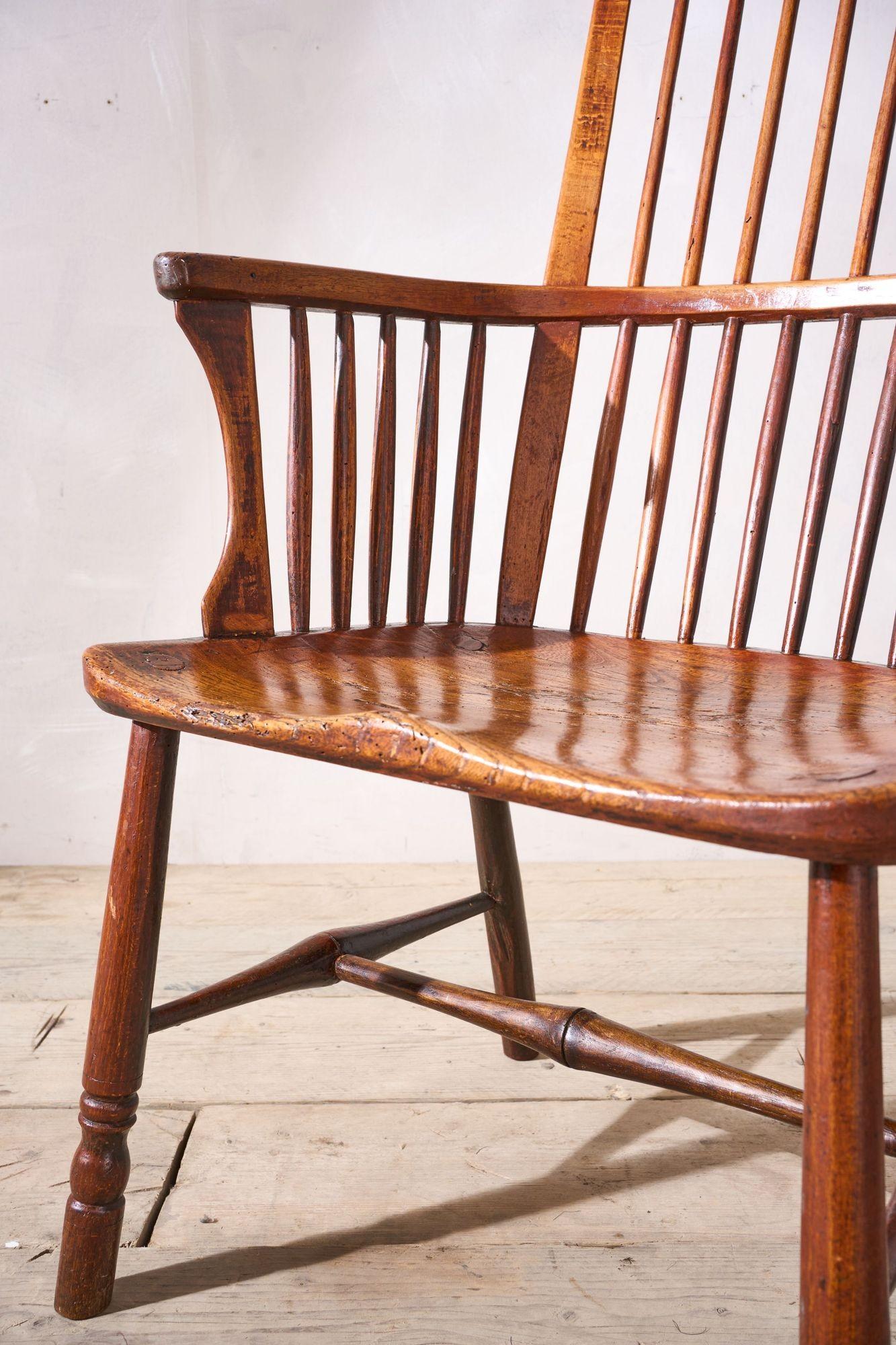 Sedia Windsor con schienale a pettine in legno di tasso del XVIII secolo in vendita 2