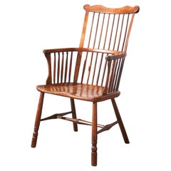 18th century Yew wood comb back Windsor chair