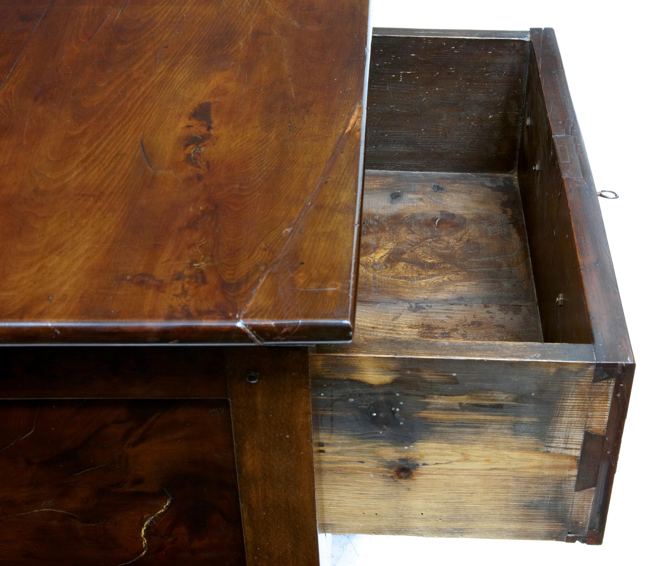 18th Century Yew Wood Small Dresser In Good Condition In Debenham, Suffolk