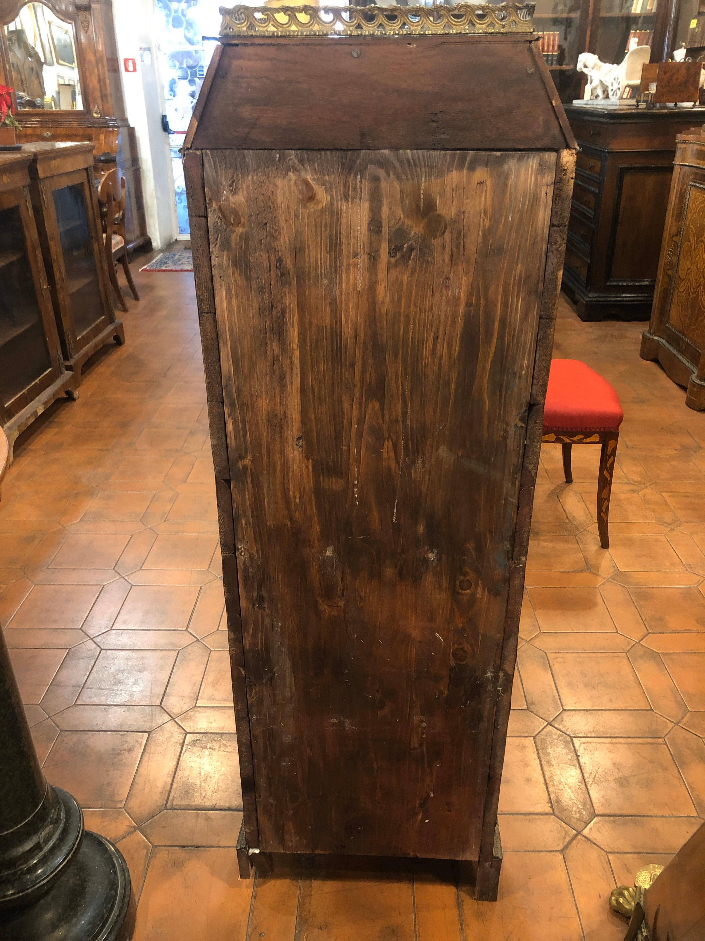 18th Century France Wood Louis XVI Rosewood Kingwood Chest of Drawers, 1780s 9