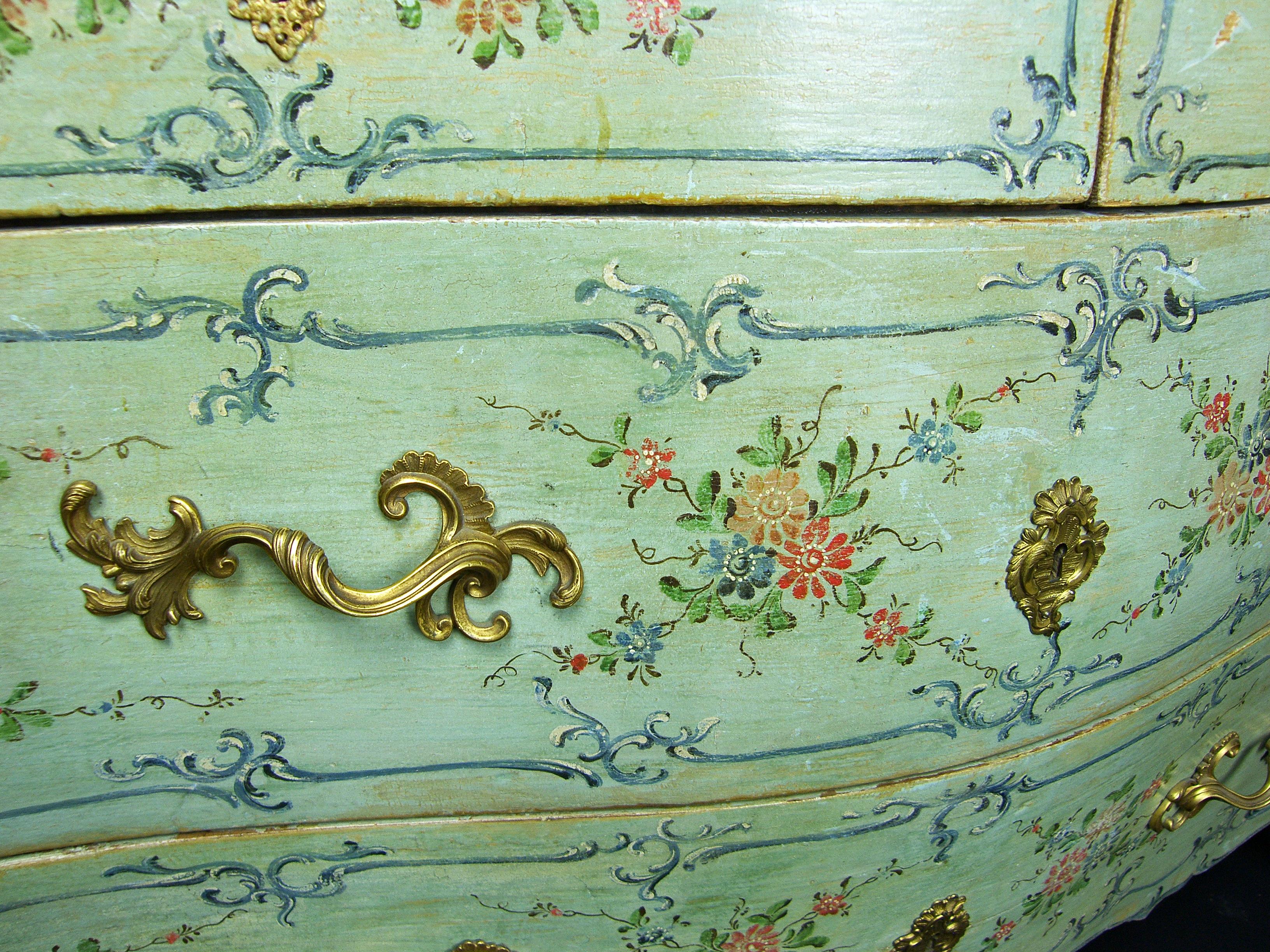 18th Century Italian Polychrome Lacquered Wooden Dresser with Floral Decorations 8