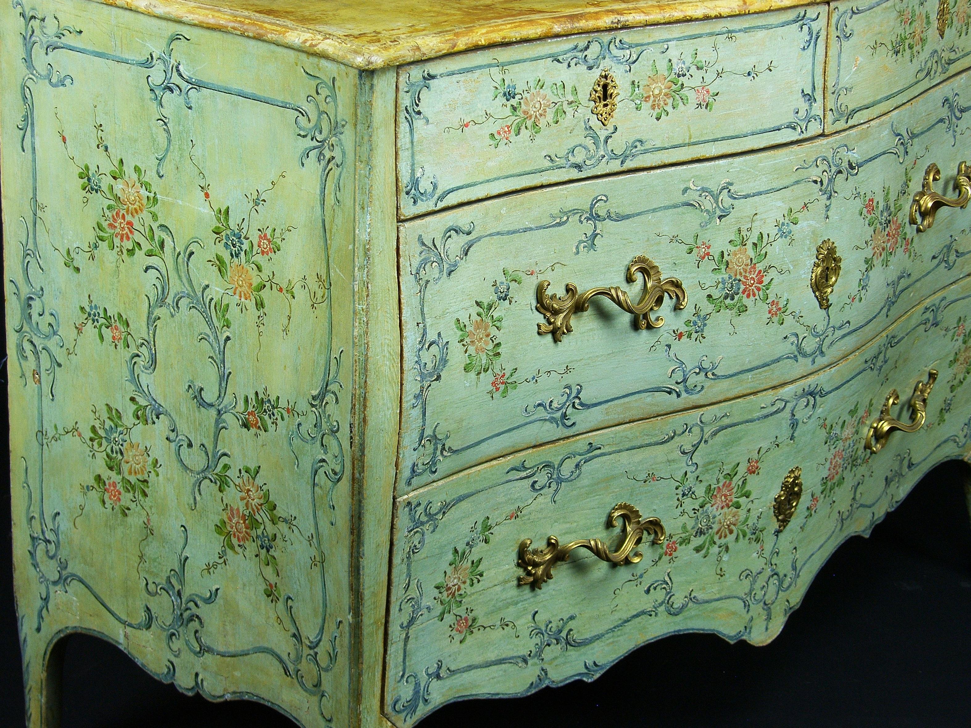 18th Century Italian Polychrome Lacquered Wooden Dresser with Floral Decorations 9