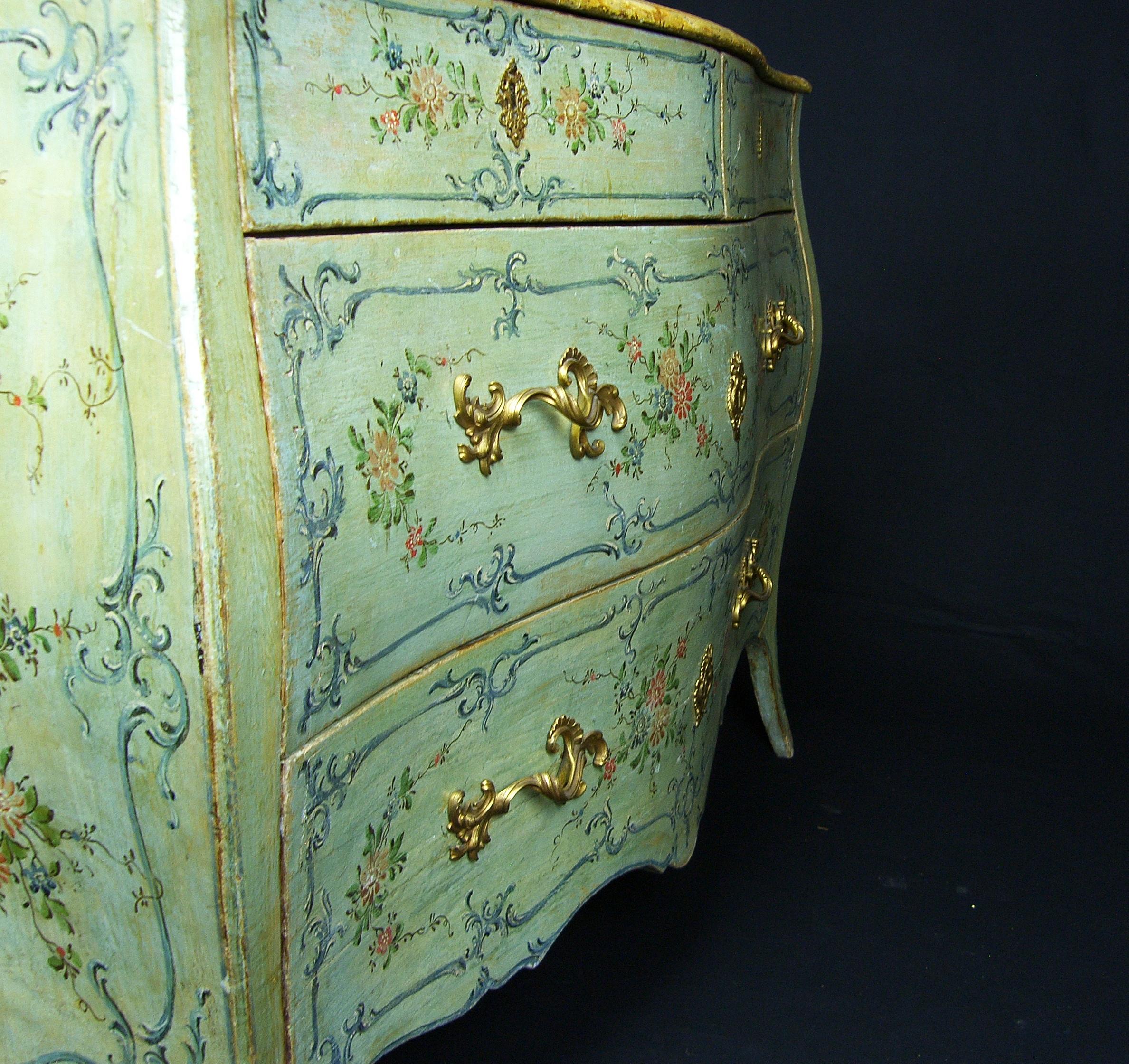 18th Century Italian Polychrome Lacquered Wooden Dresser with Floral Decorations 10