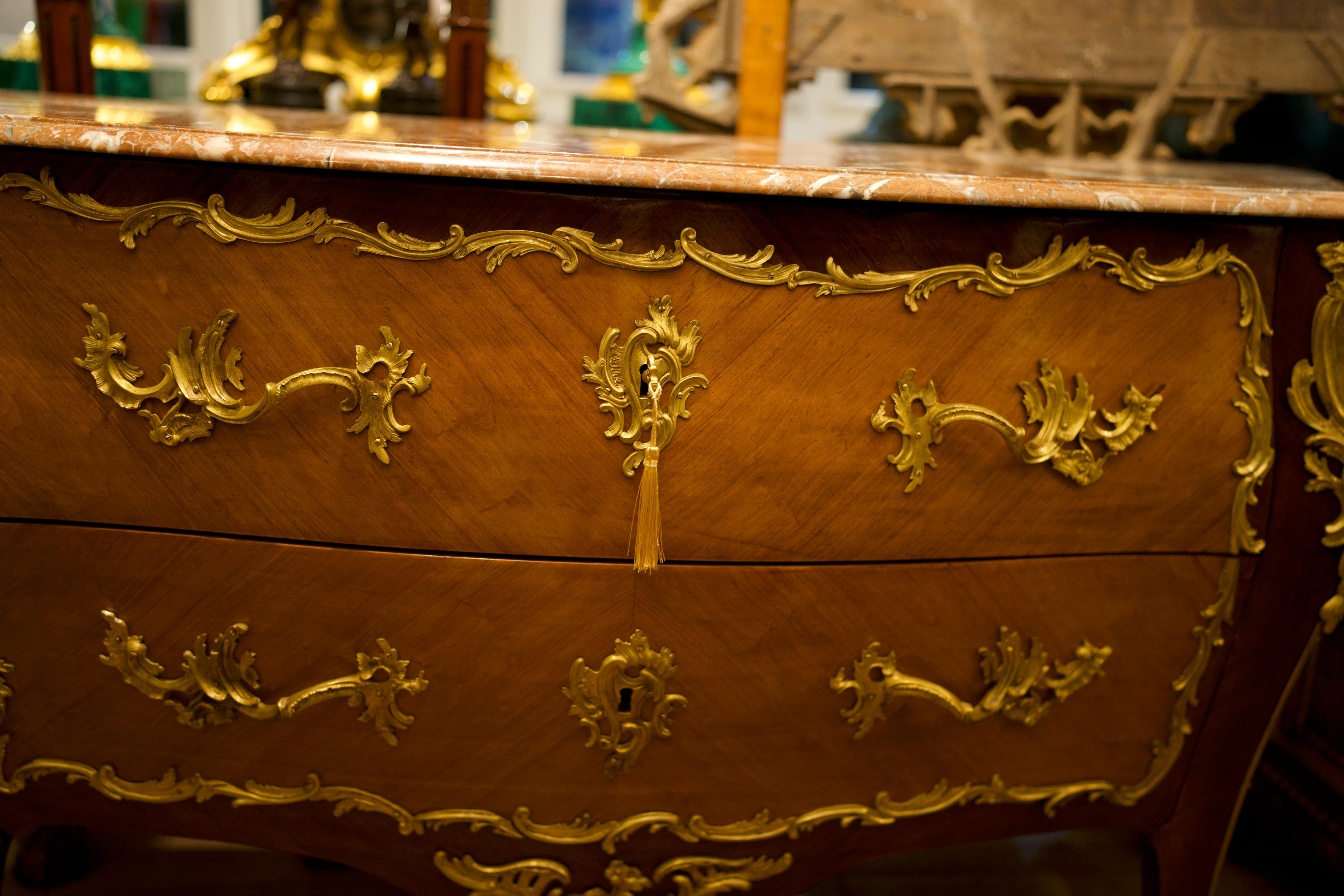 French 18th Century Marble-Top Bronze Mounted Kingwood Louis XV Commode For Sale