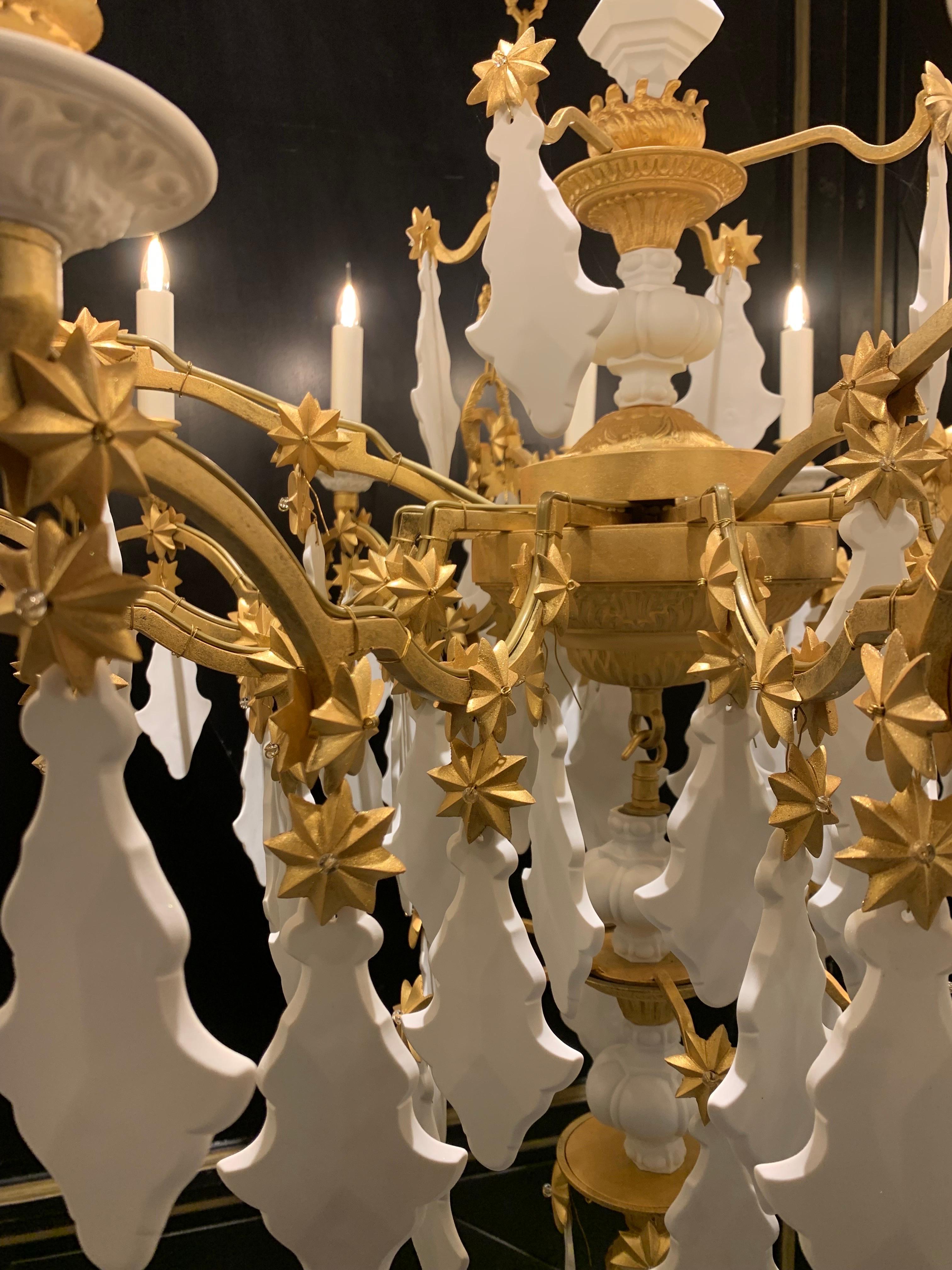 18th Chaine Chandelier in Golden Iron of 12 Lights with Porcelain Pendants For Sale 1