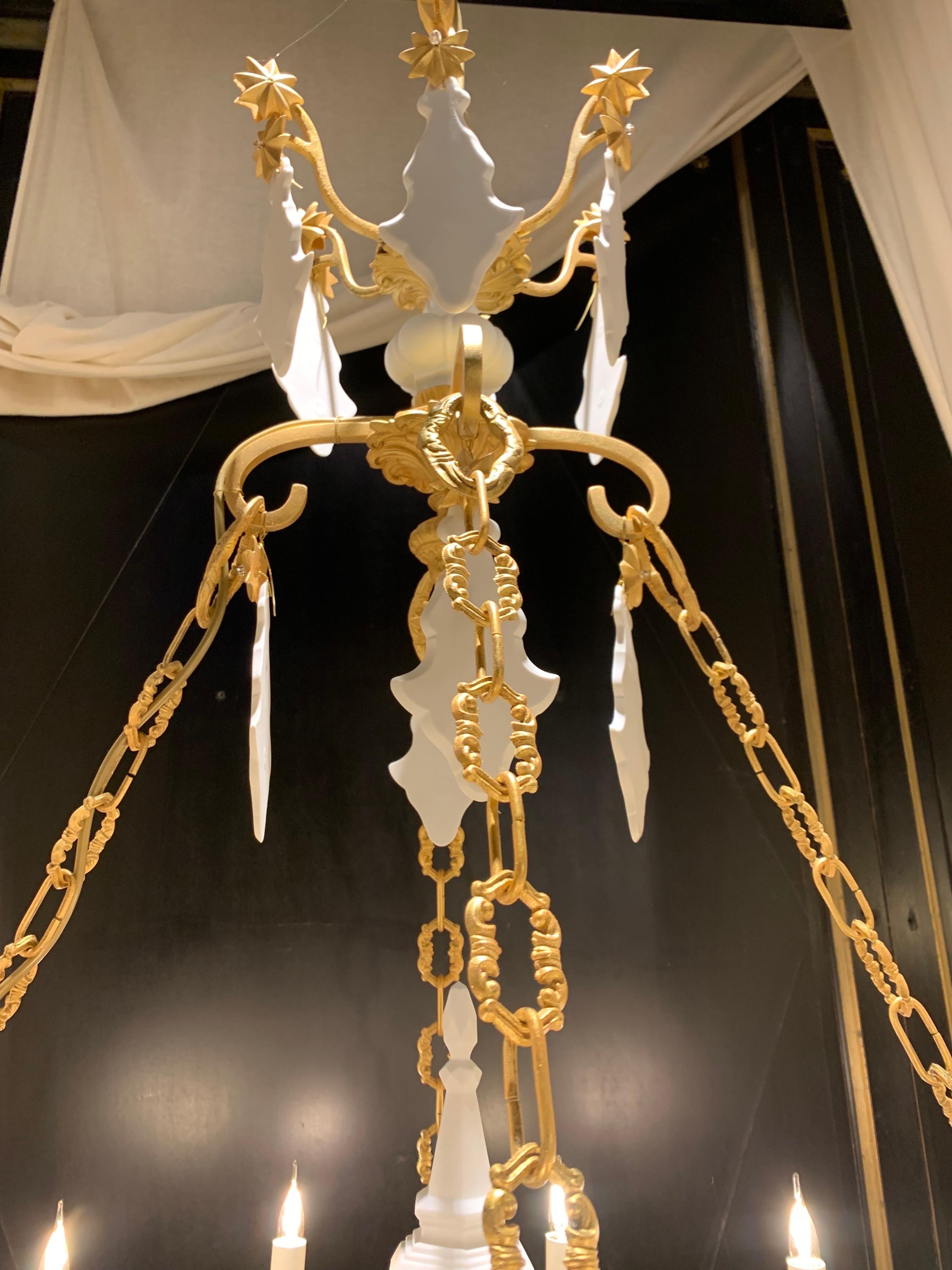 18th Chaine Chandelier in Golden Iron of 12 Lights with Porcelain Pendants For Sale 2