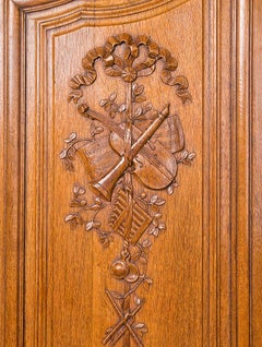 Deutscher Kommodenschrank, Kleiderschrank, Musikschnitzereien, Eicheholz, Louis XVI, um 1780