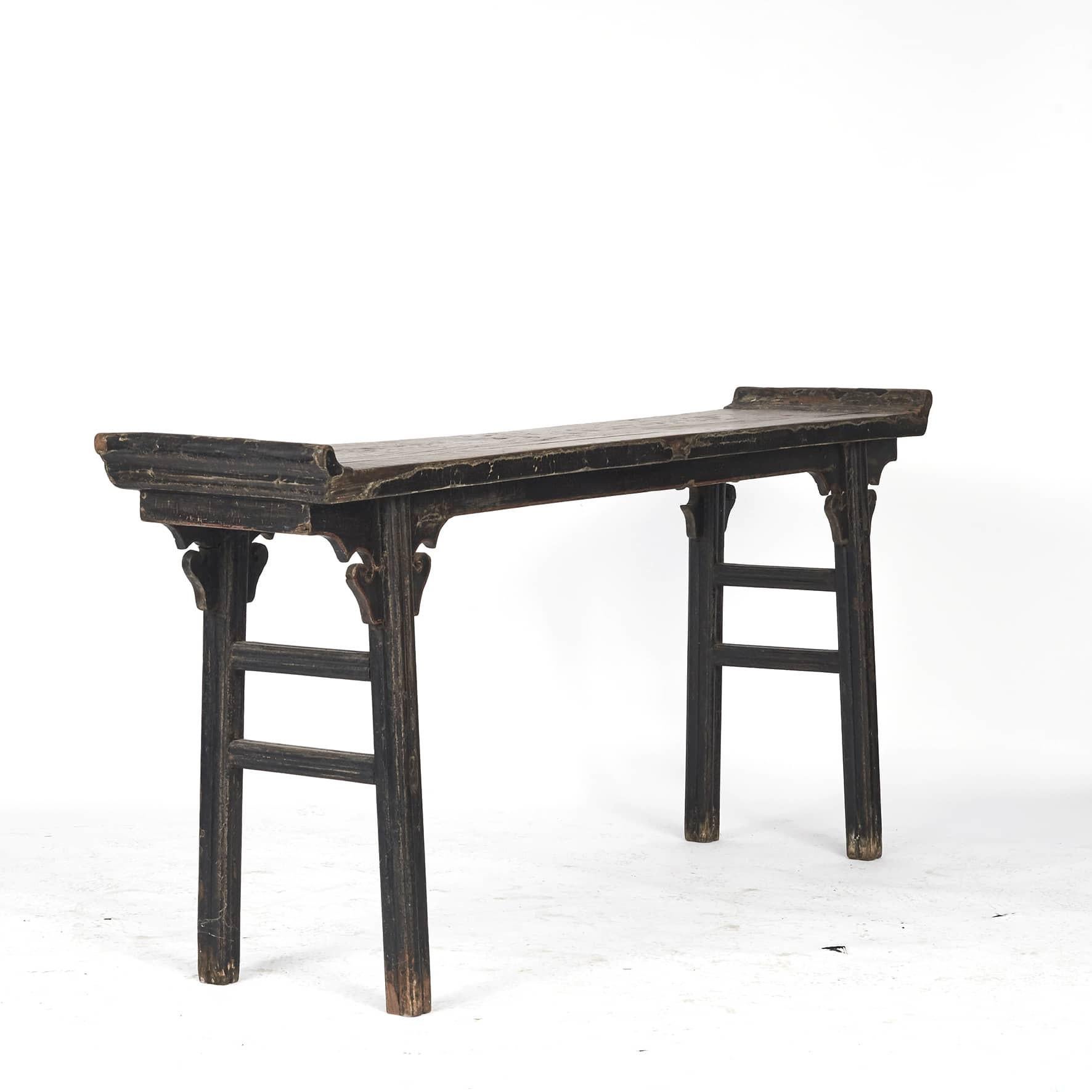 Early 18th century altar table in Ming style.
Made of peach wood. Legs and wings with thick black lacquer.
The table top in natural peach wood, the tooth of time has removed the varnish (300-400 years old table).
Charming table with