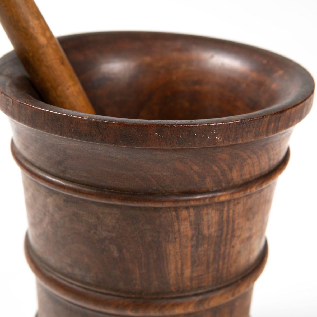 18e Ctr. Mortier et pilon anglais en bois dur Pachyloba en vente 1