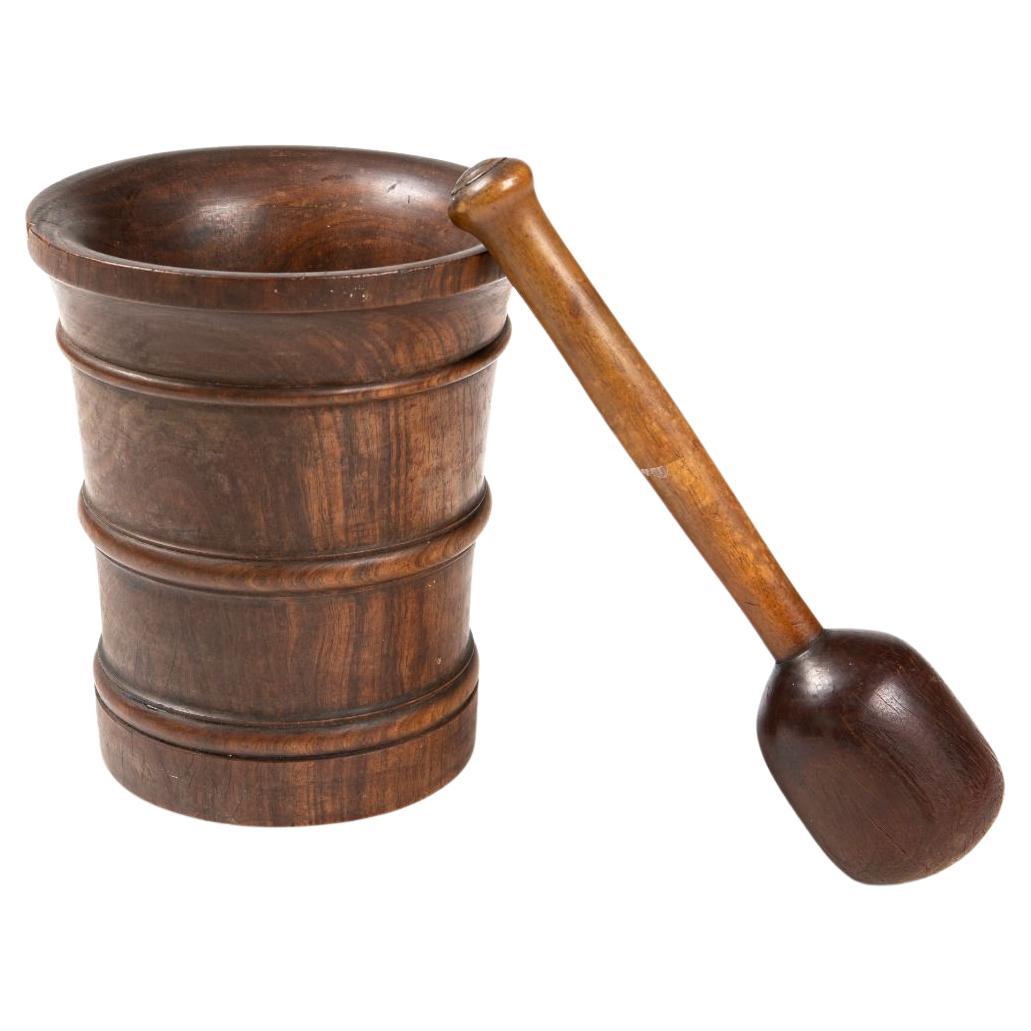 18e Ctr. Mortier et pilon anglais en bois dur Pachyloba en vente
