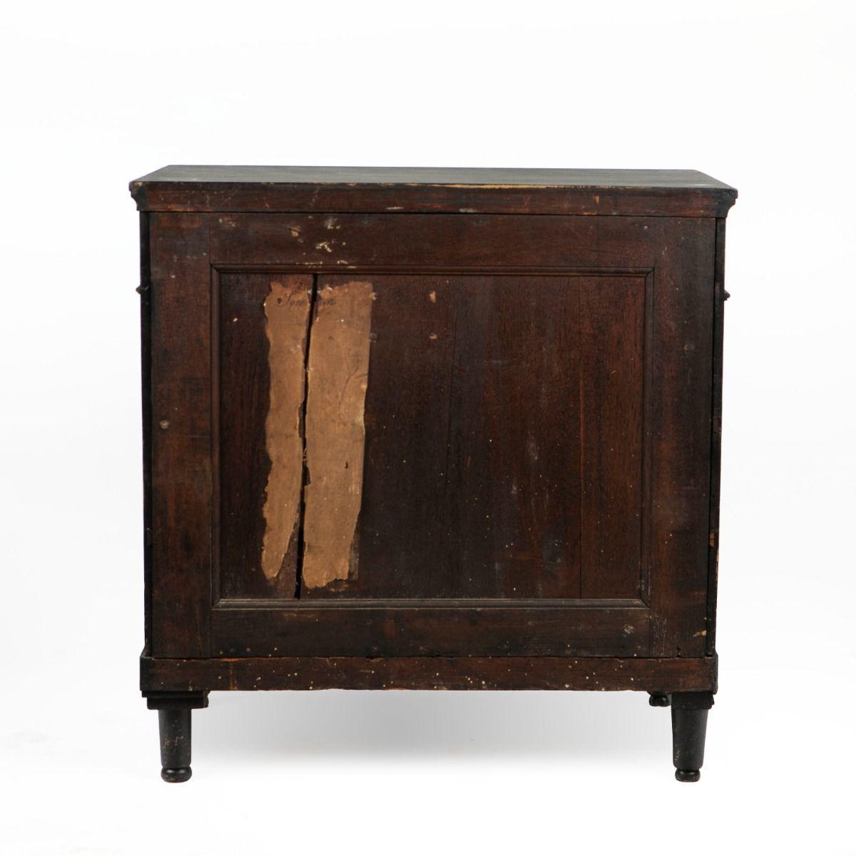 18° Ctr. Cassettiera Gustavian dipinta in nero in vendita 2