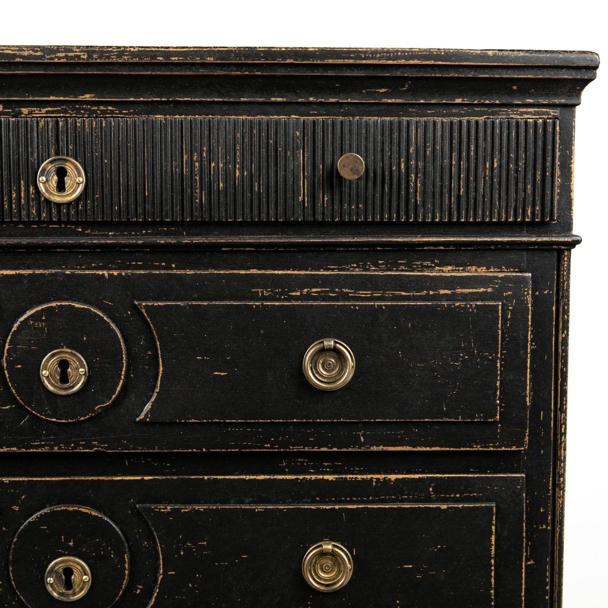 18° Ctr. Cassettiera Gustavian dipinta in nero In condizioni buone in vendita a Kastrup, DK