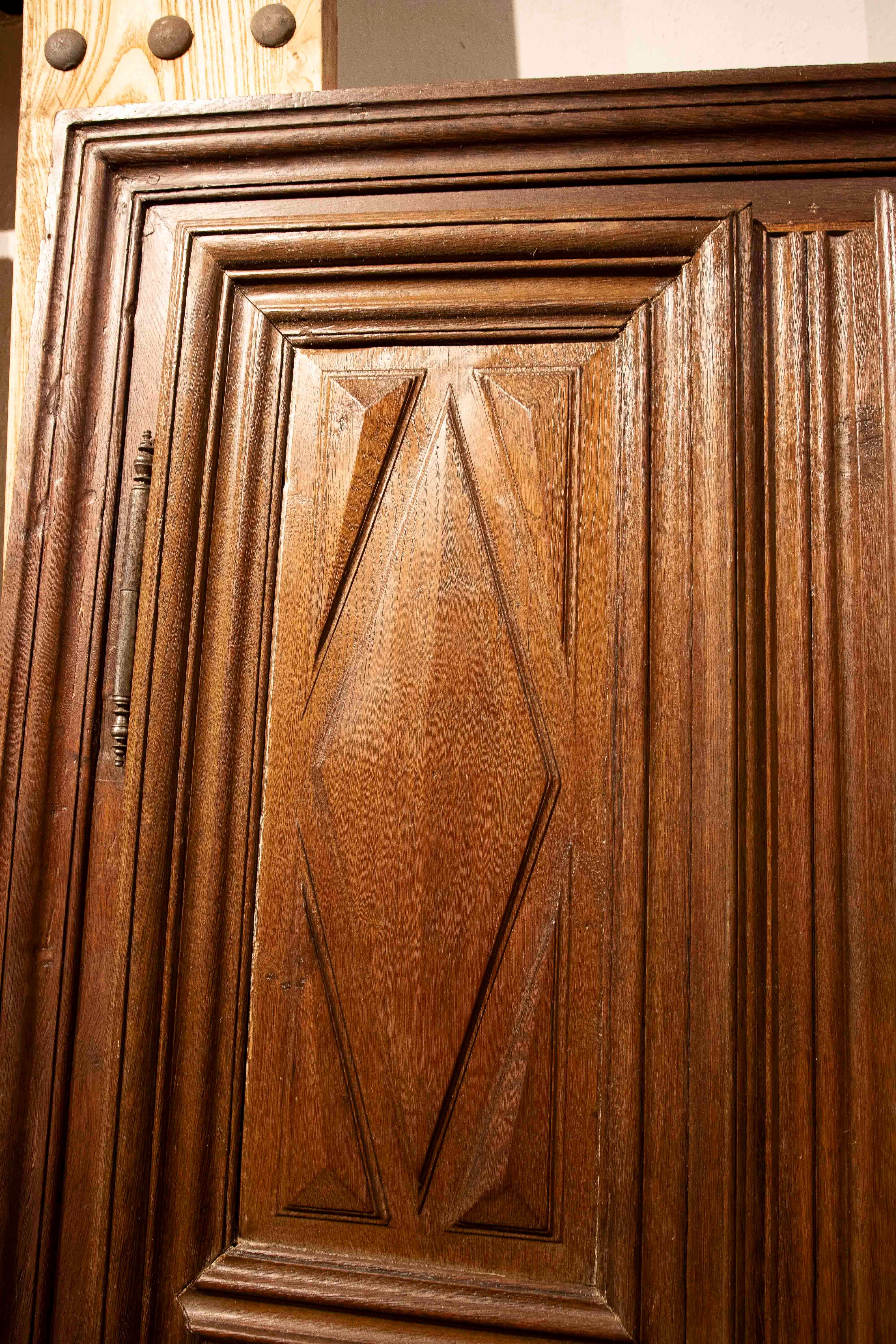 18th Double-Leaf wooden Door with Diamond-Carved Panels For Sale 4