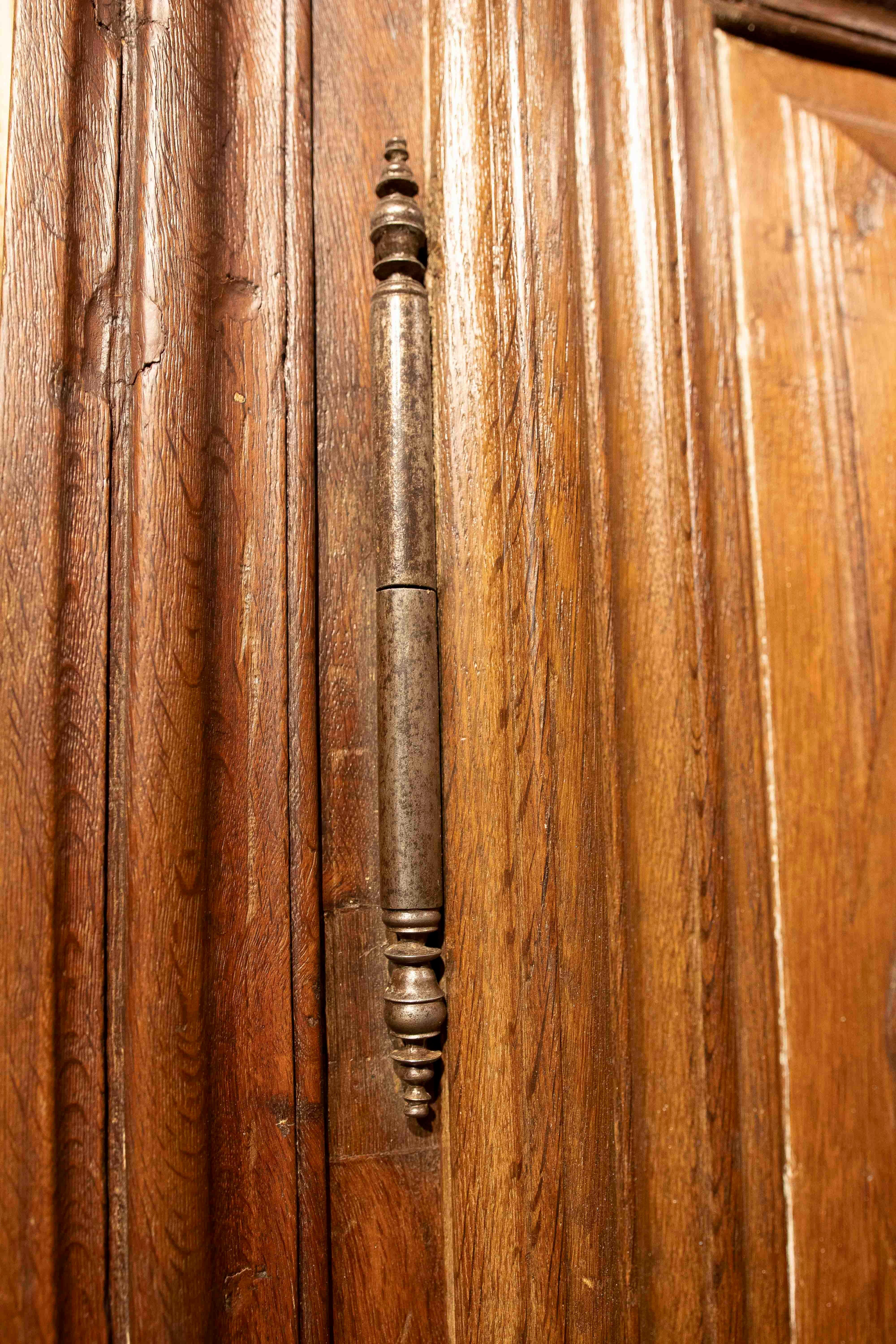 18th Double-Leaf wooden Door with Diamond-Carved Panels For Sale 9