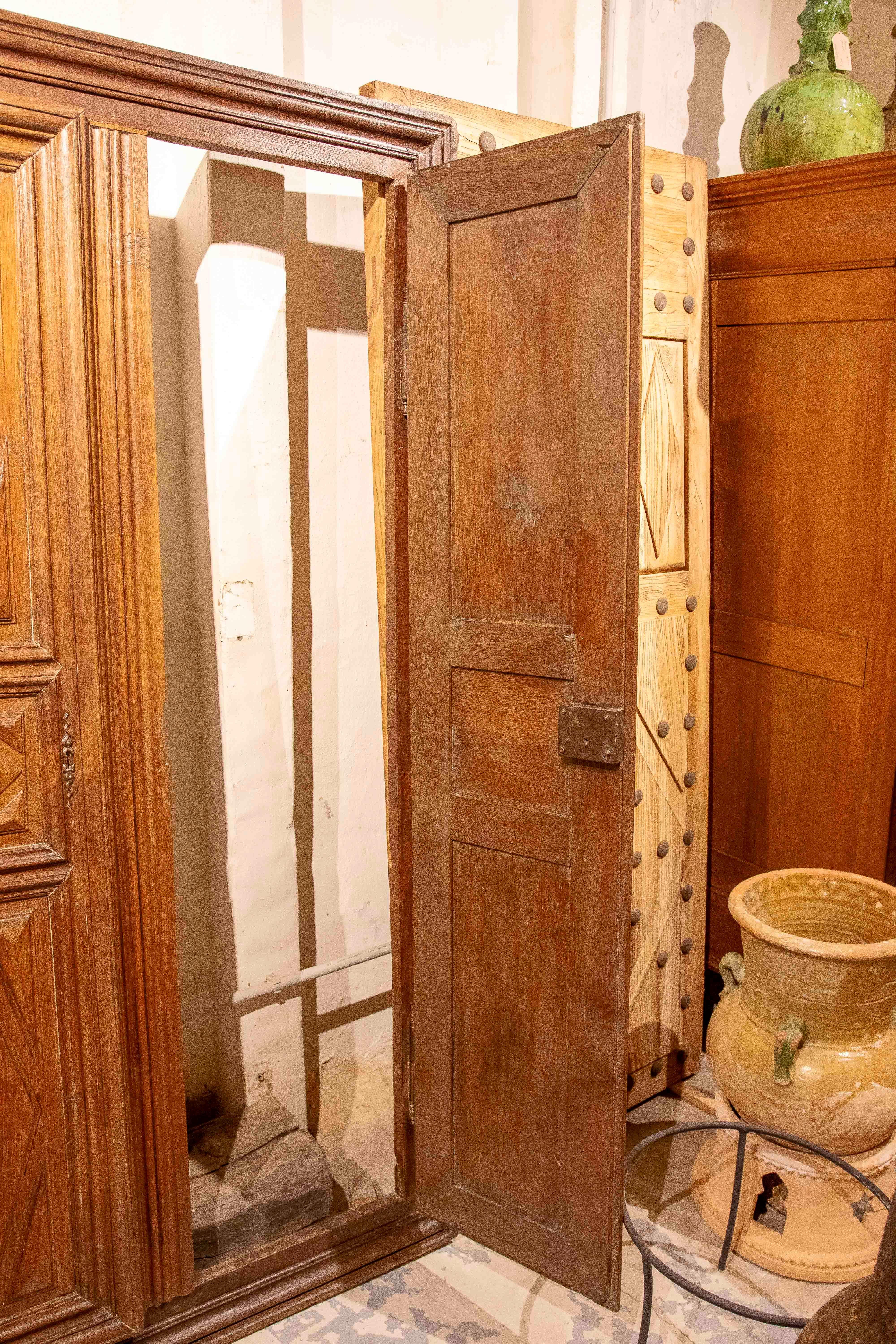 18th Double-Leaf wooden Door with Diamond-Carved Panels For Sale 10