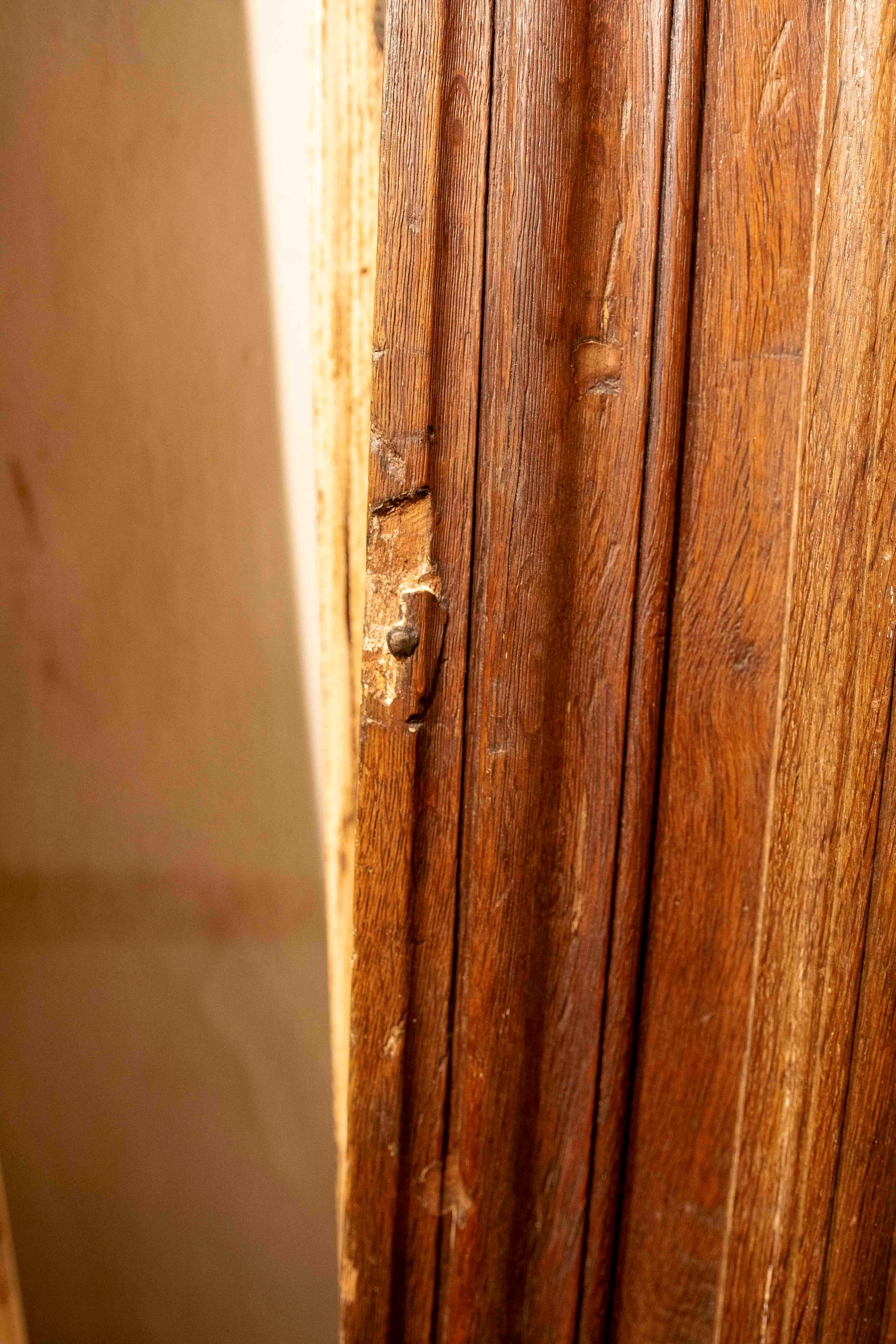 18th Double-Leaf wooden Door with Diamond-Carved Panels For Sale 12