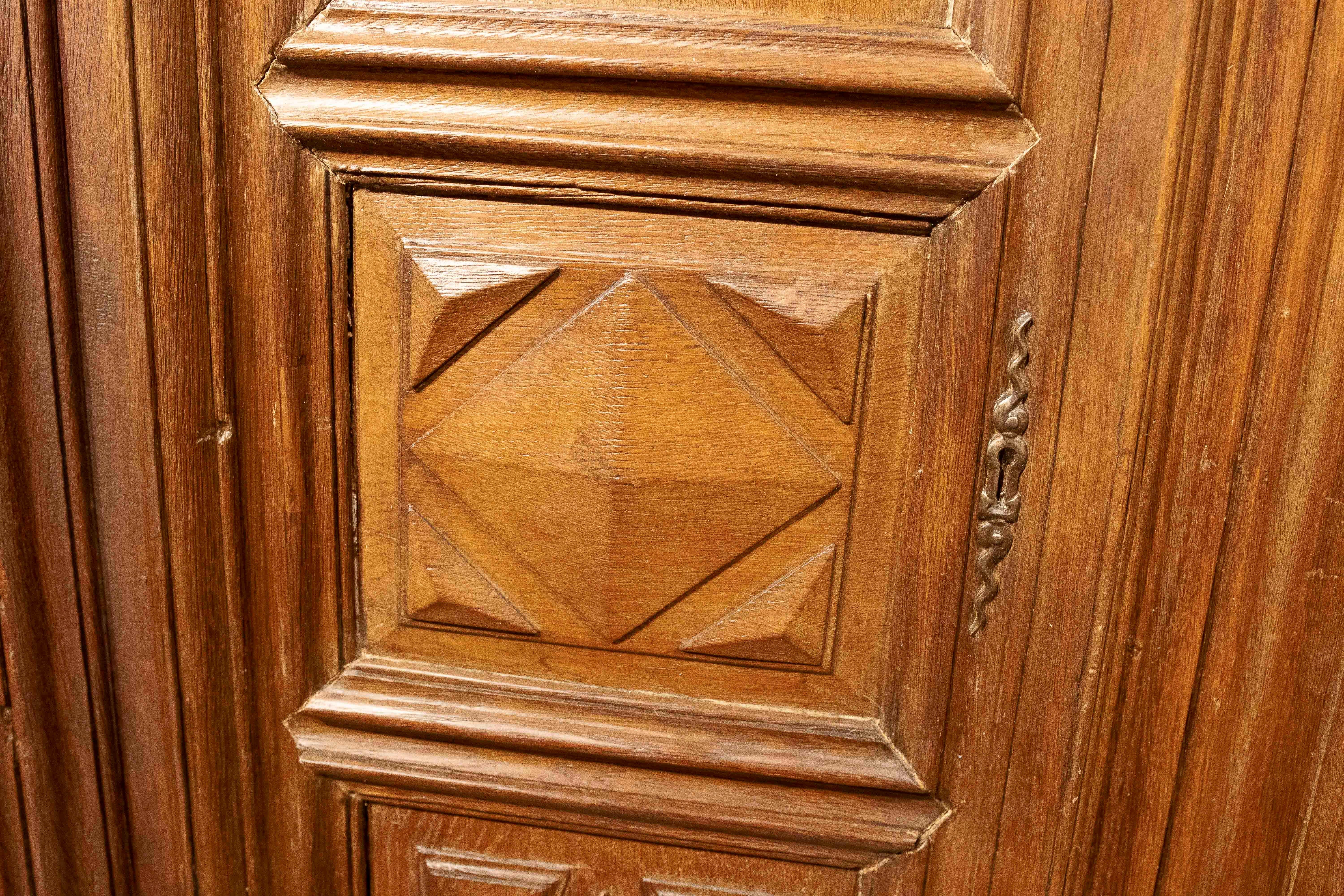 18th Double-Leaf wooden Door with Diamond-Carved Panels For Sale 1
