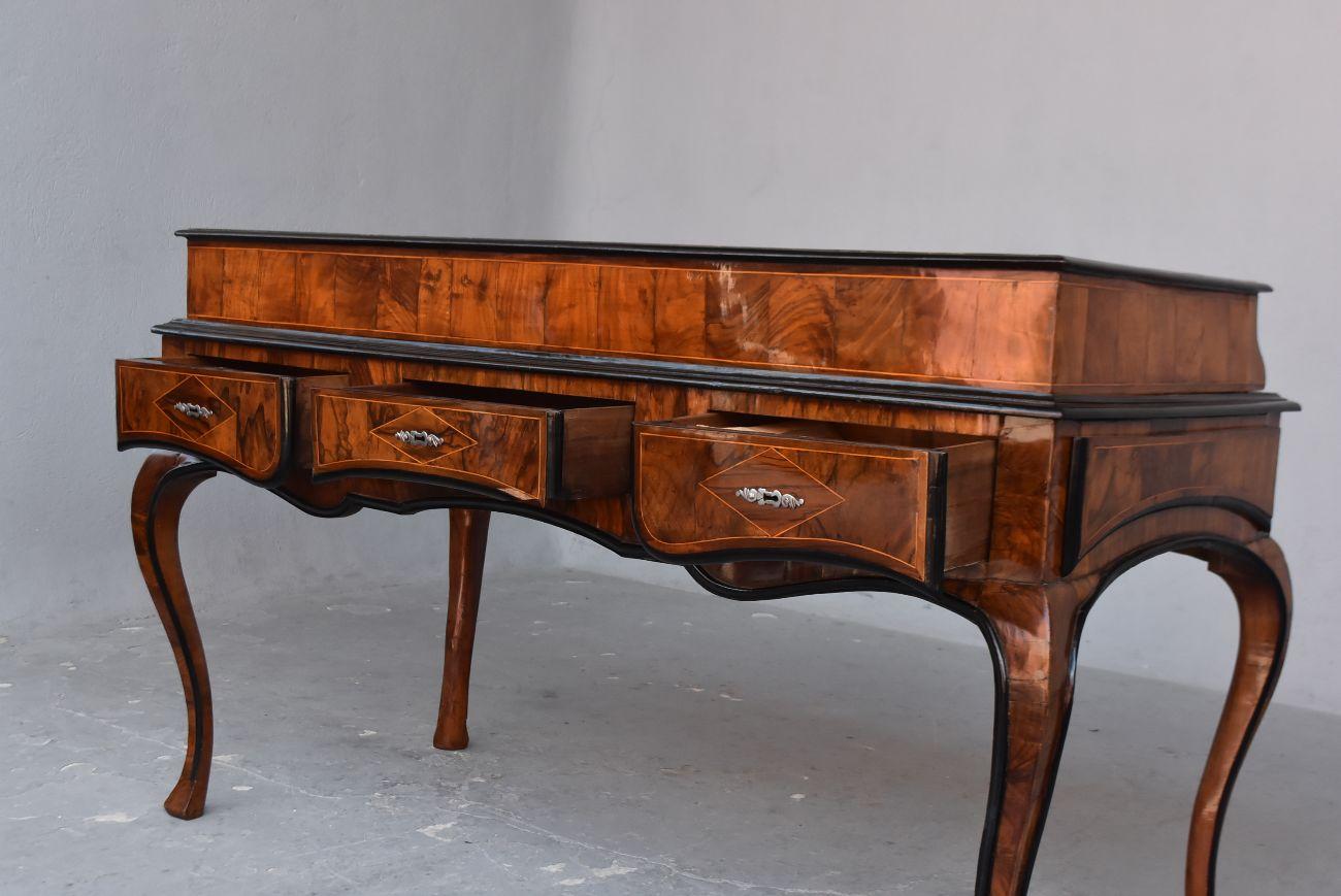 18th Century Double Sided Desk Louis XV Walnut Attributed J.F Hache For Sale 13