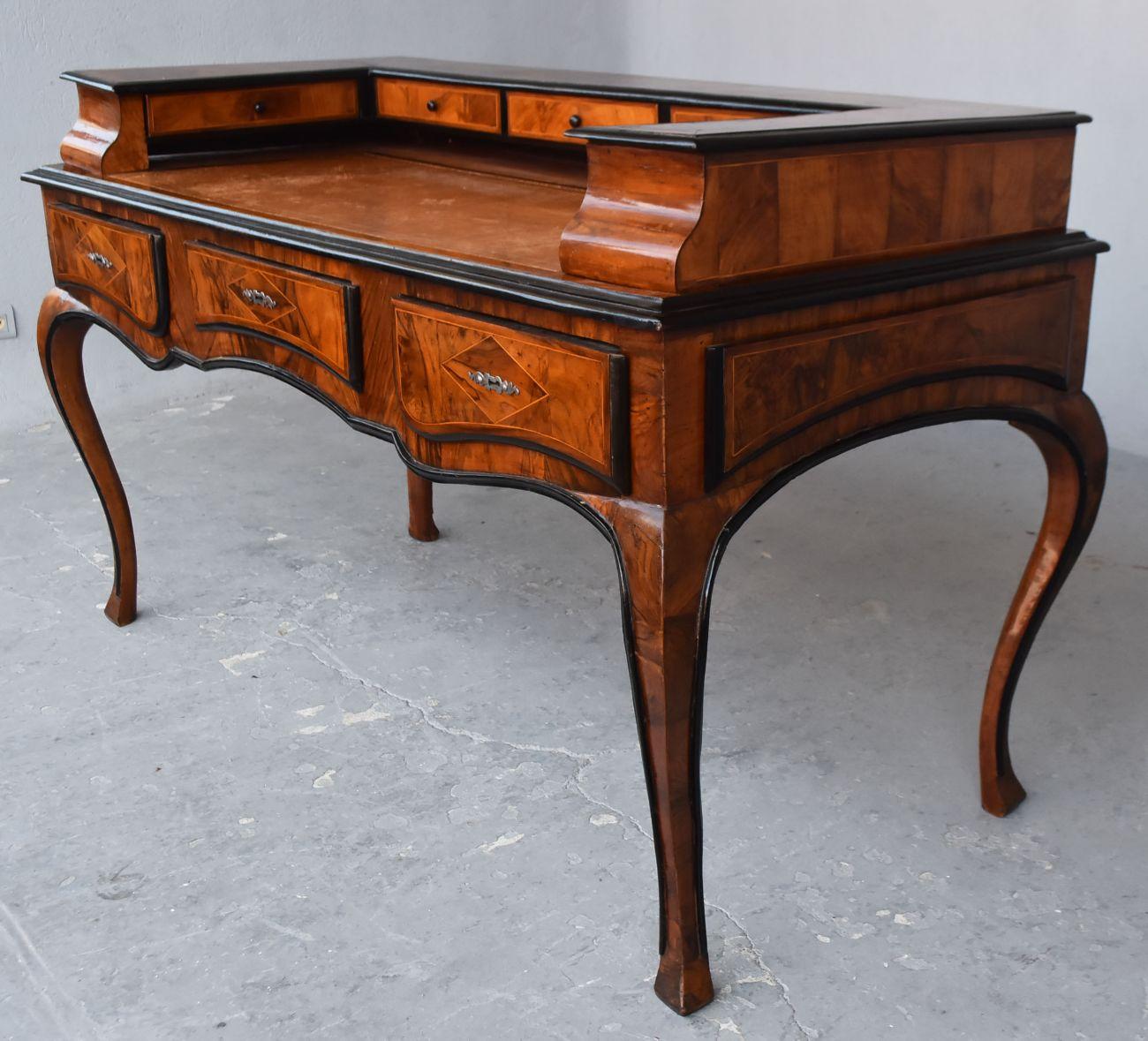 18th Century Double Sided Desk Louis XV Walnut Attributed J.F Hache In Good Condition For Sale In Marseille, FR