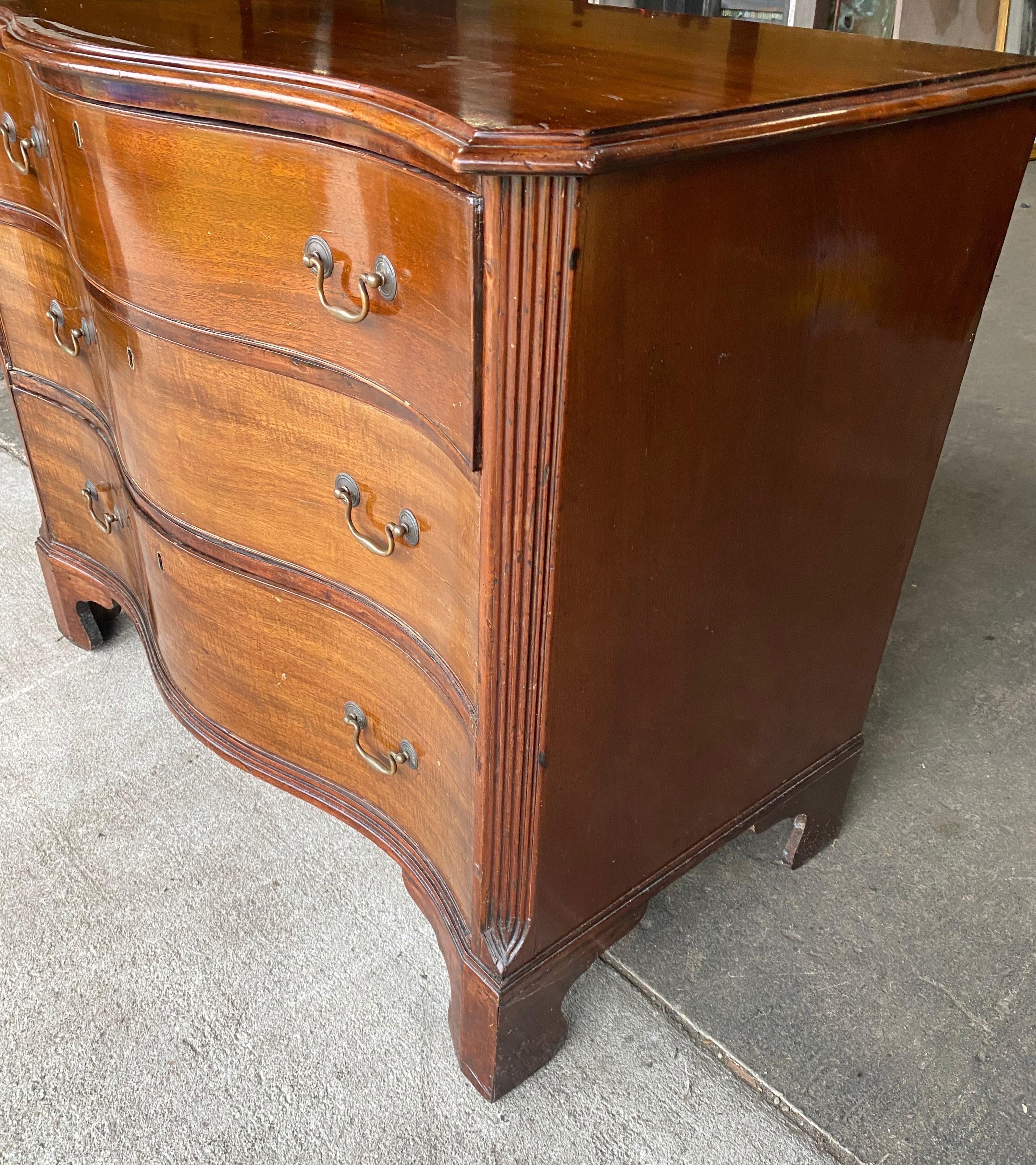 English 18th-Early 19th Century Georgian Mahogany Serpentine Bedside Chest For Sale