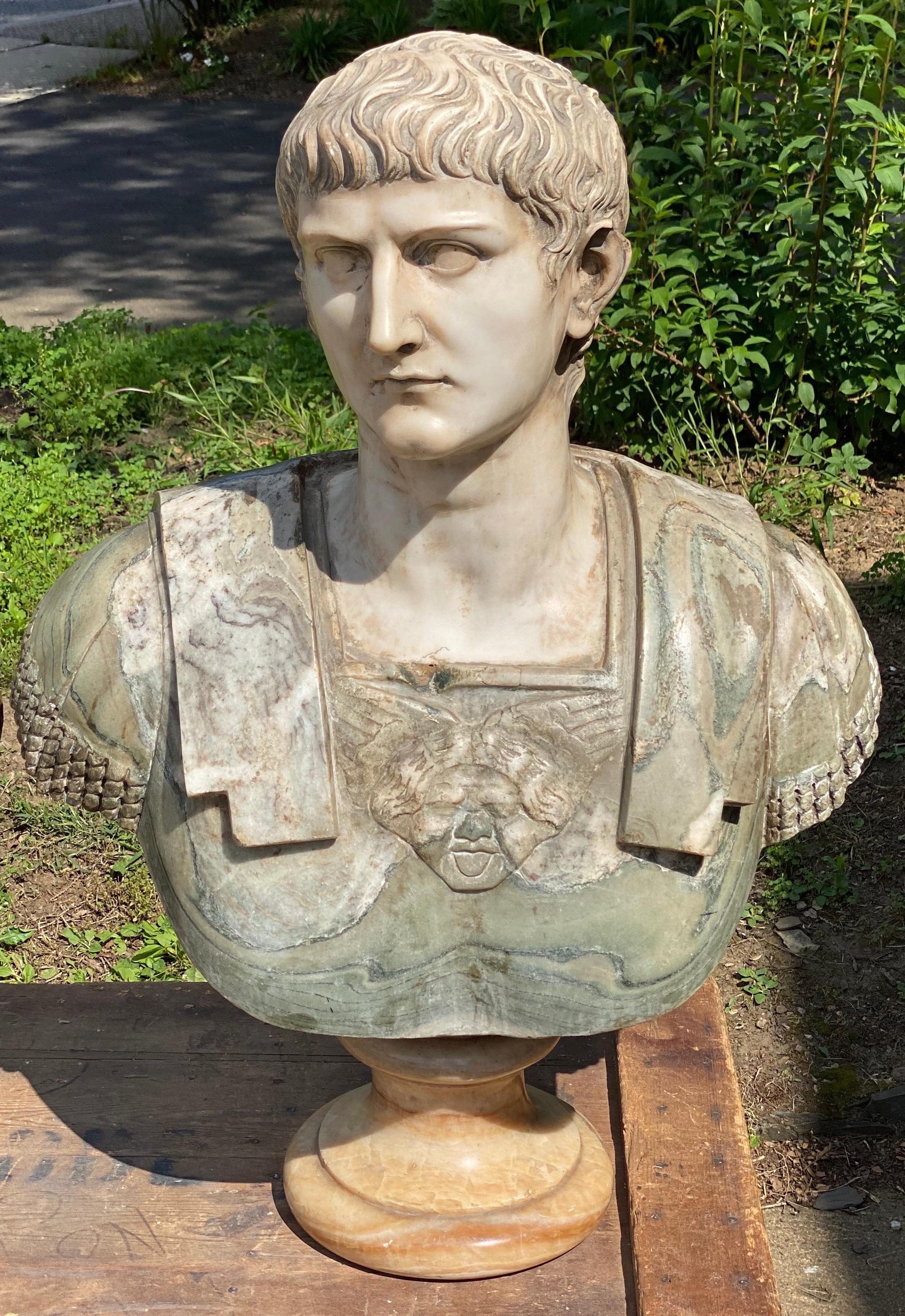 Romain classique Bustes en marbre de style néoclassique italien du 19ème siècle représentant Caesars en vente
