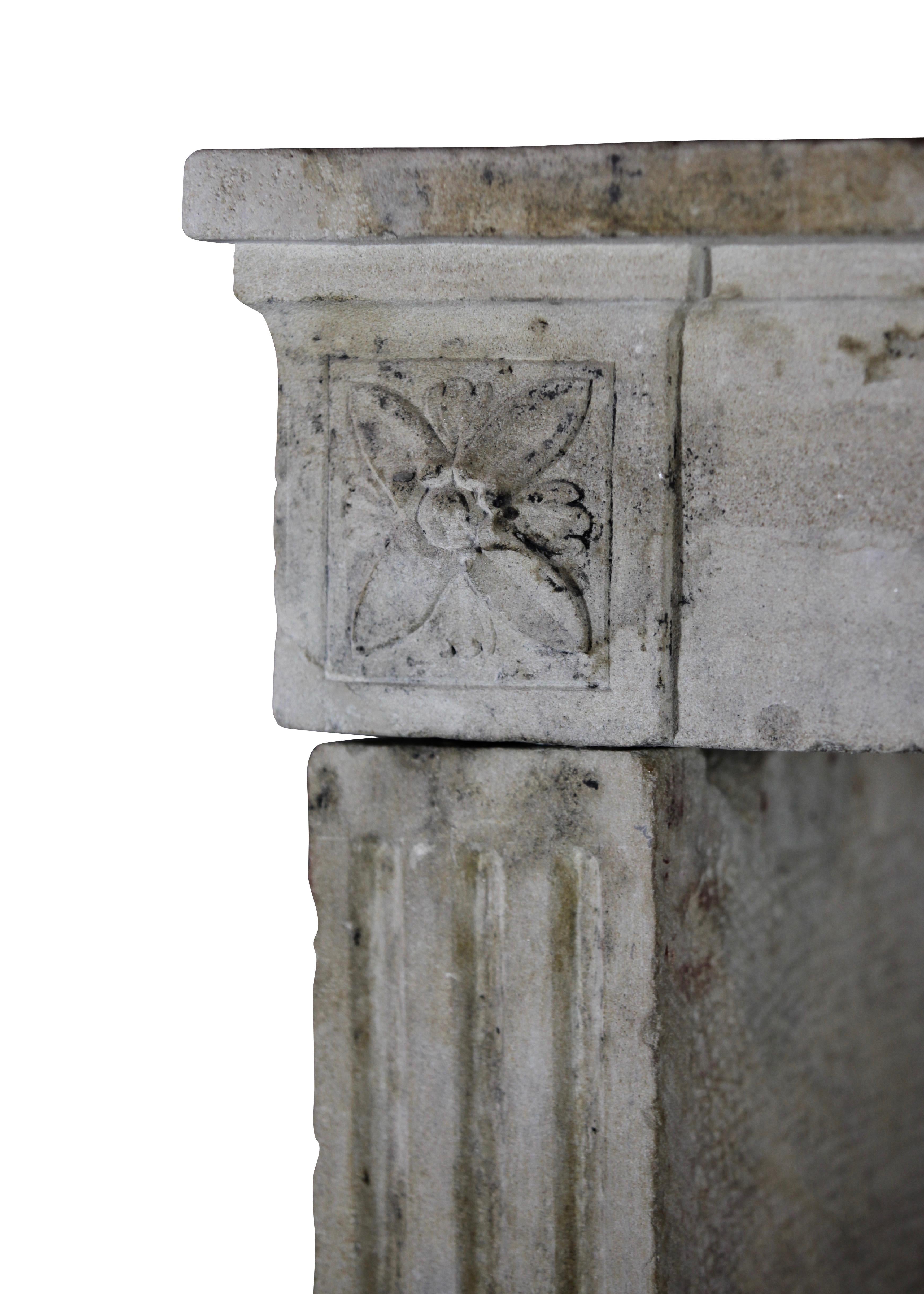 18th French Country Limestone Original Fireplace Mantle In Excellent Condition In Beervelde, BE