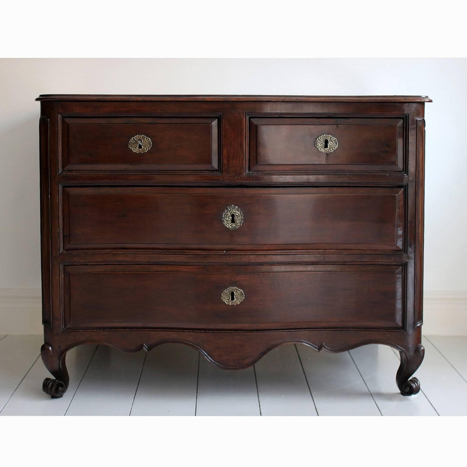 18th French Walnut Commode In Excellent Condition For Sale In Petworth, GB
