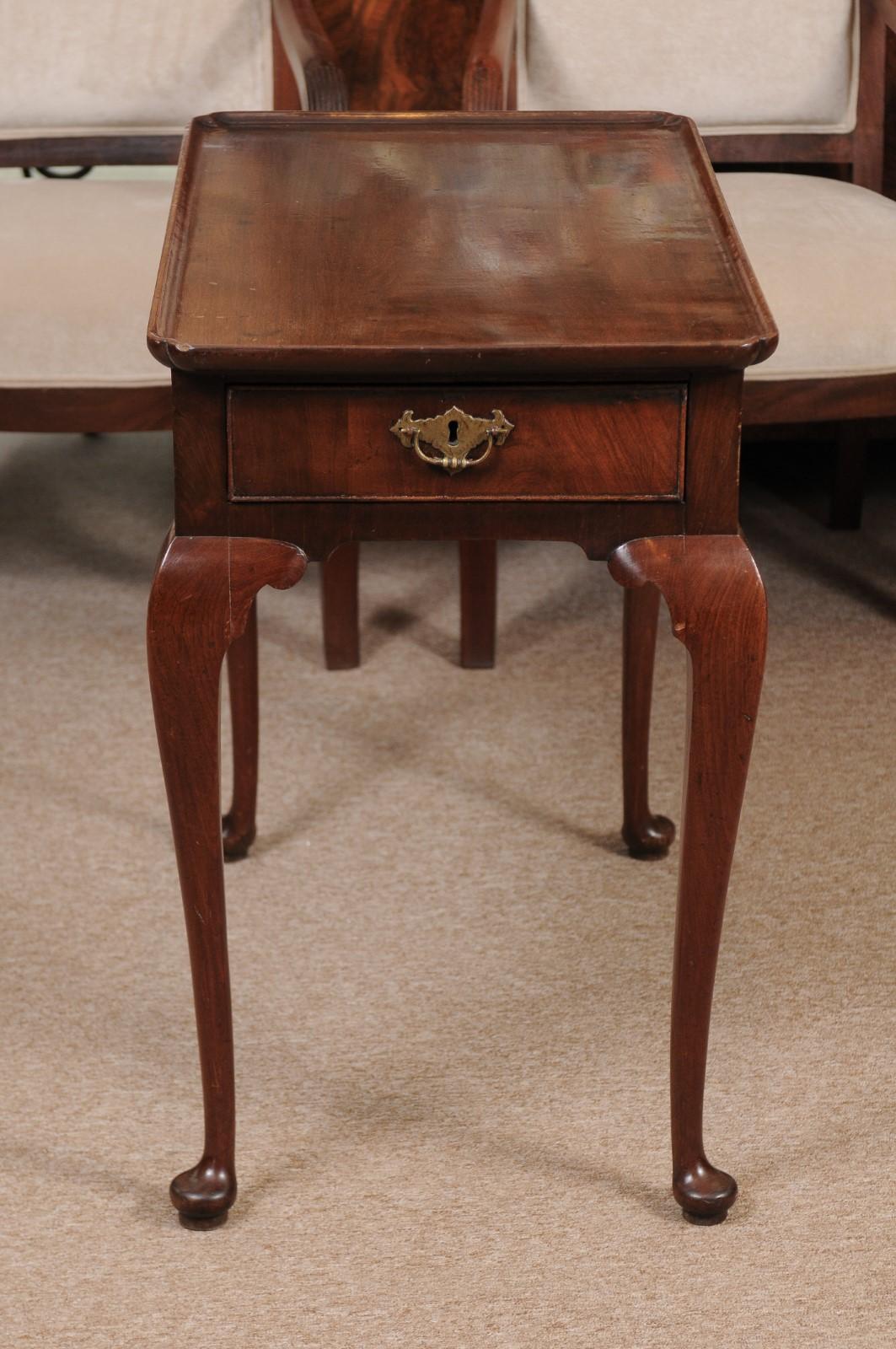 Laiton Table à thé en acajou du 18e siècle en vente